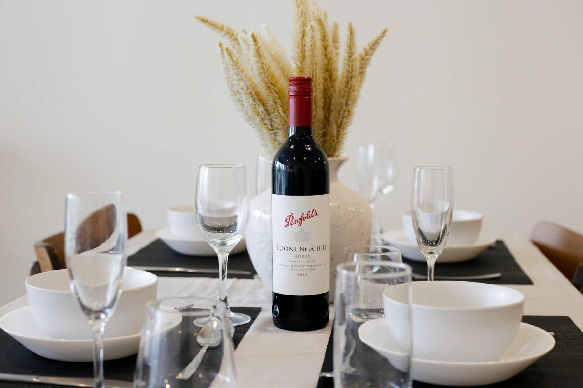 Tranquil River-view 2-bedroom High-rise * Brisbane