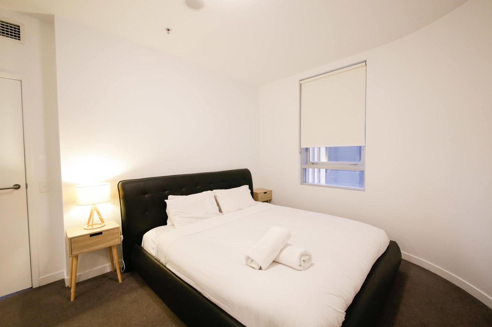 Apartment Tranquil River-view 2-bedroom High-rise *