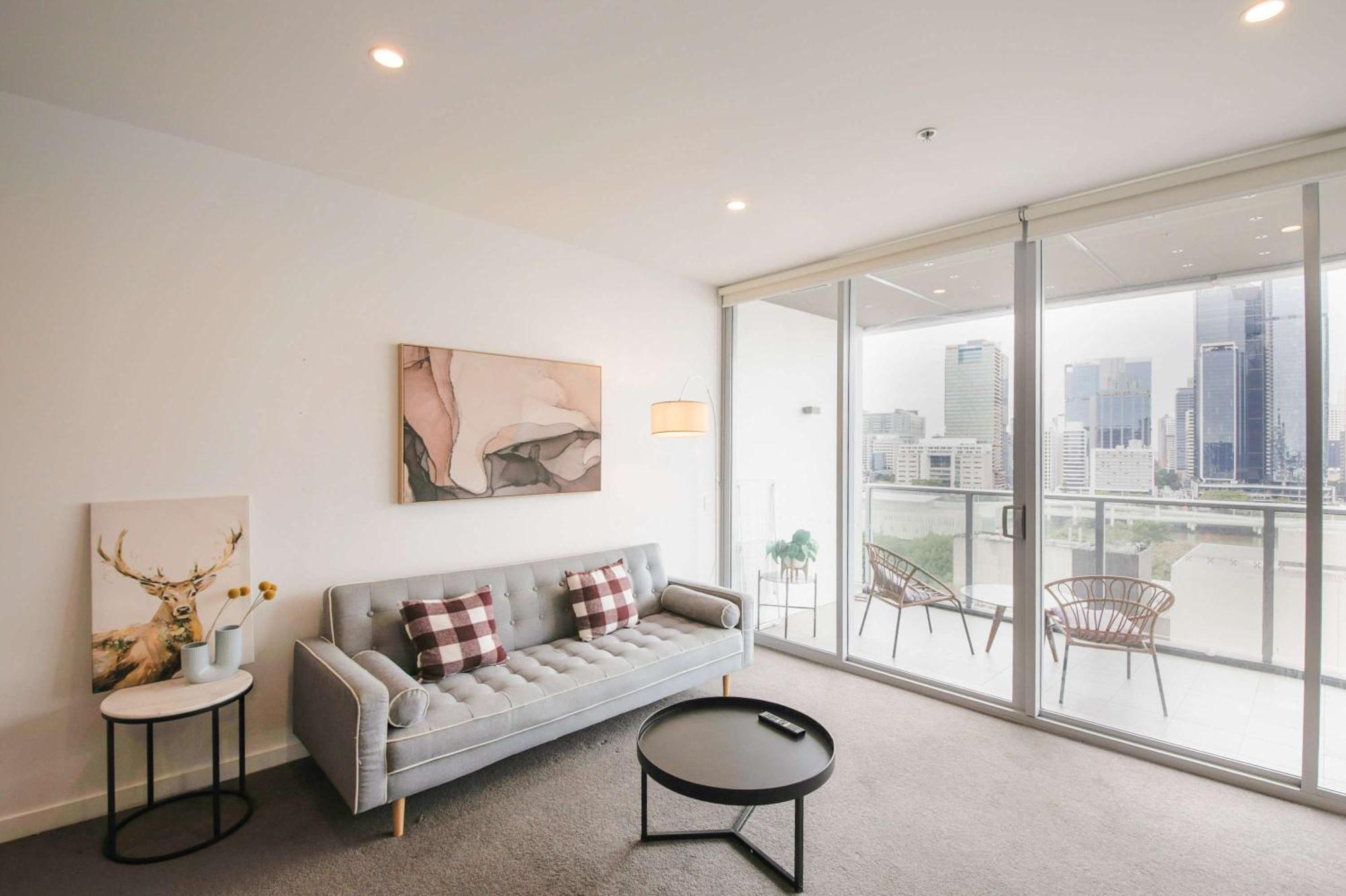 Apartment Tranquil River-view 2-bedroom High-rise