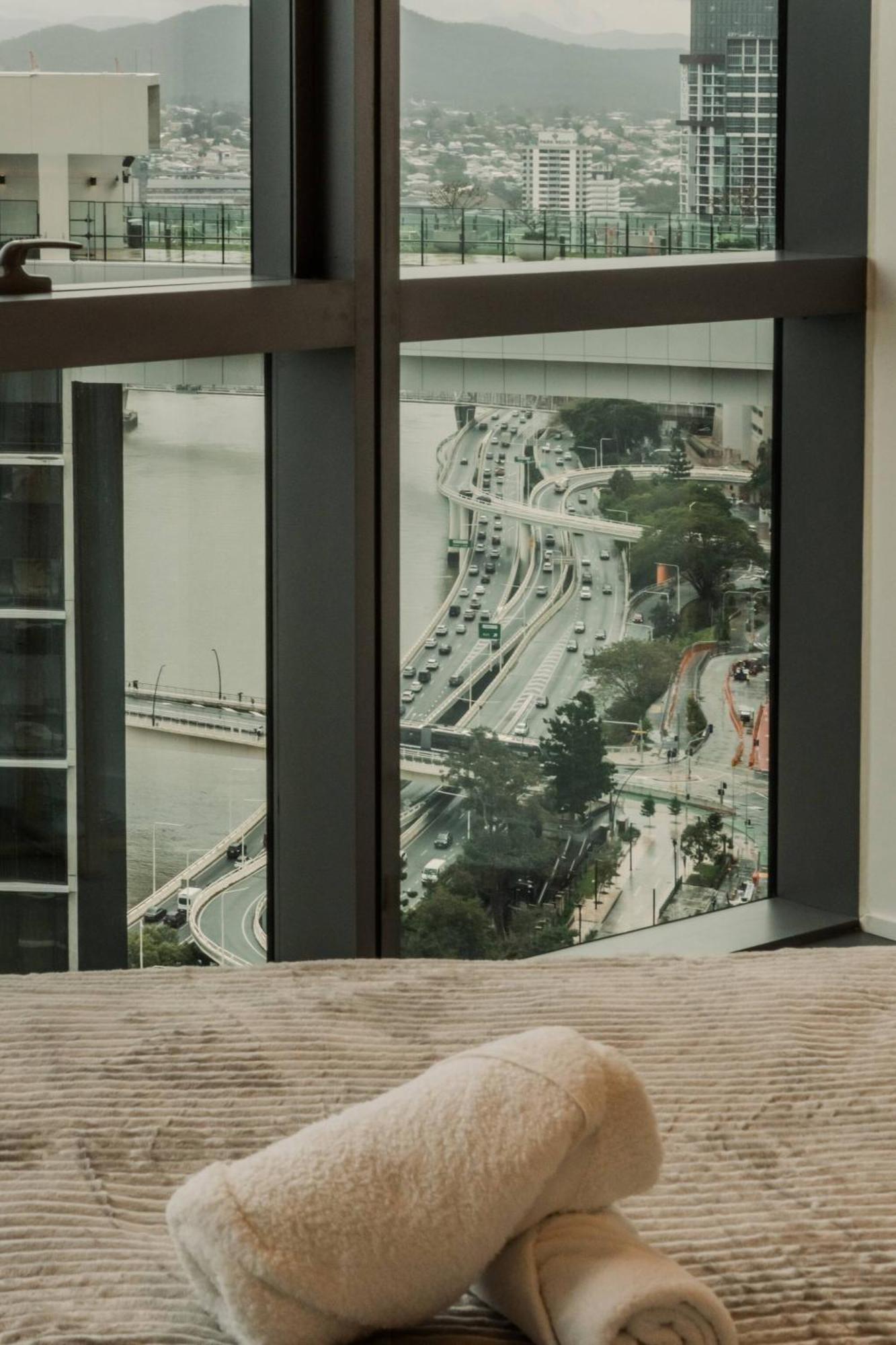 2br Queens Wharf Level 27 Sky Deck & River View W Carpark Brisbane