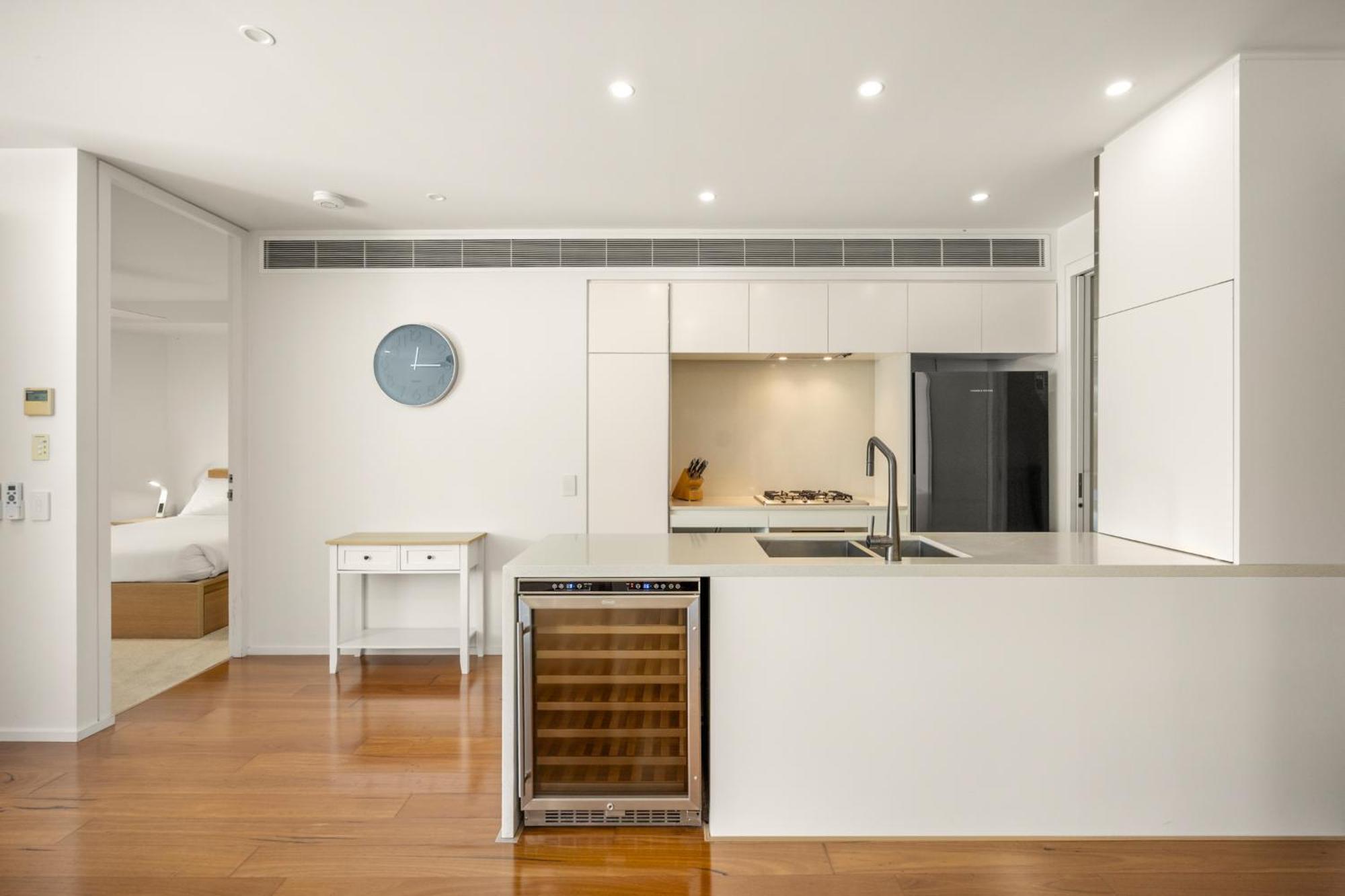 Riverside Lux 2bed 2bath Parking *