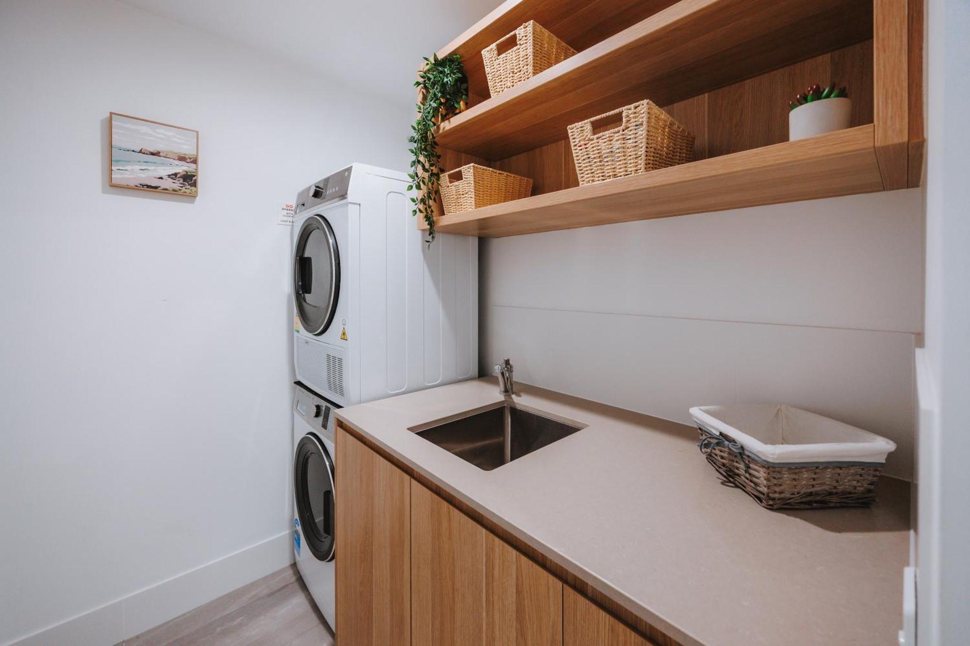 3-bedroom With Sea View, Rooftop Pool, Study & Free Parking