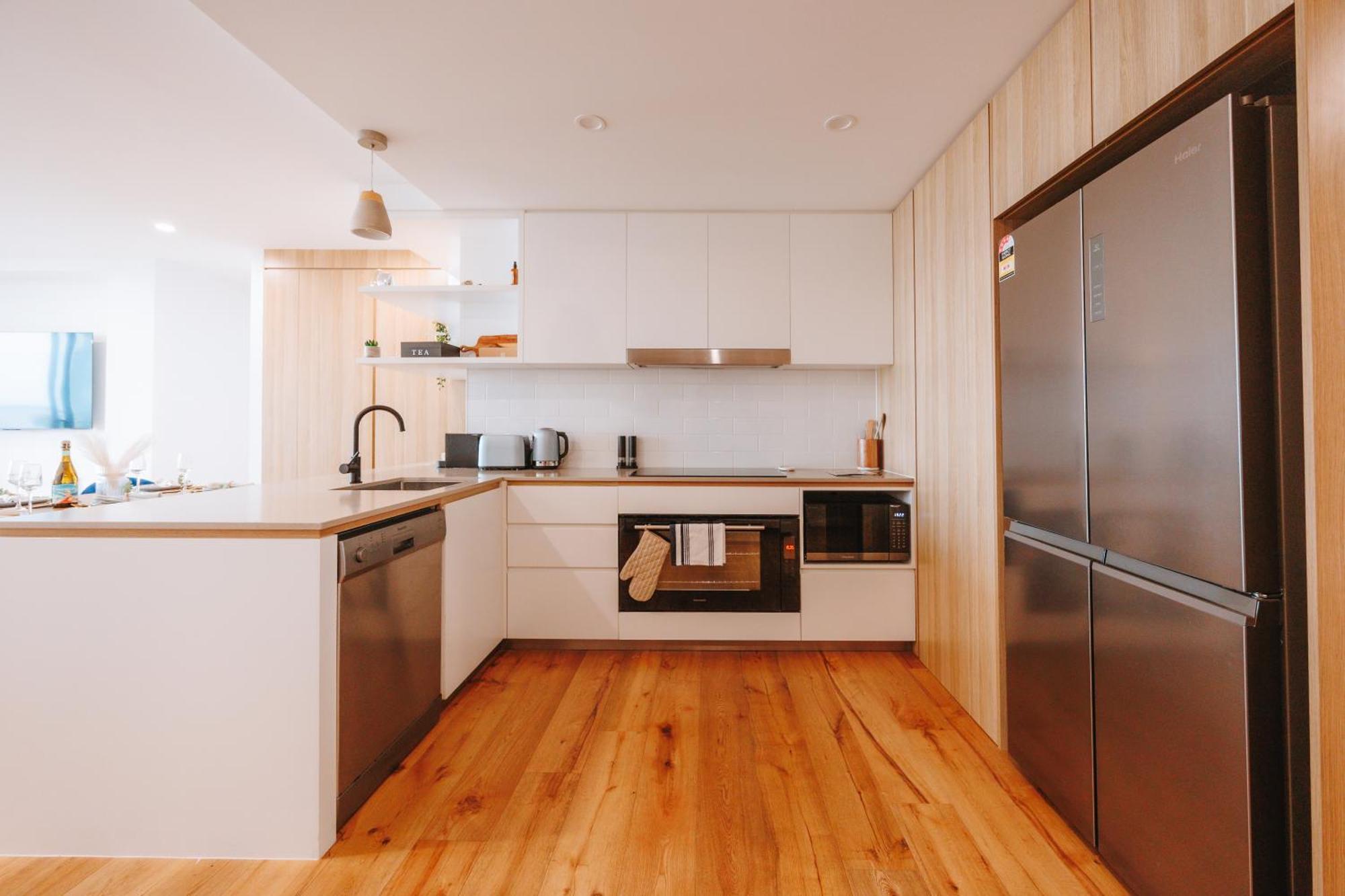 3-bedroom With Sea View, Rooftop Pool, Study & Free Parking Apartment *