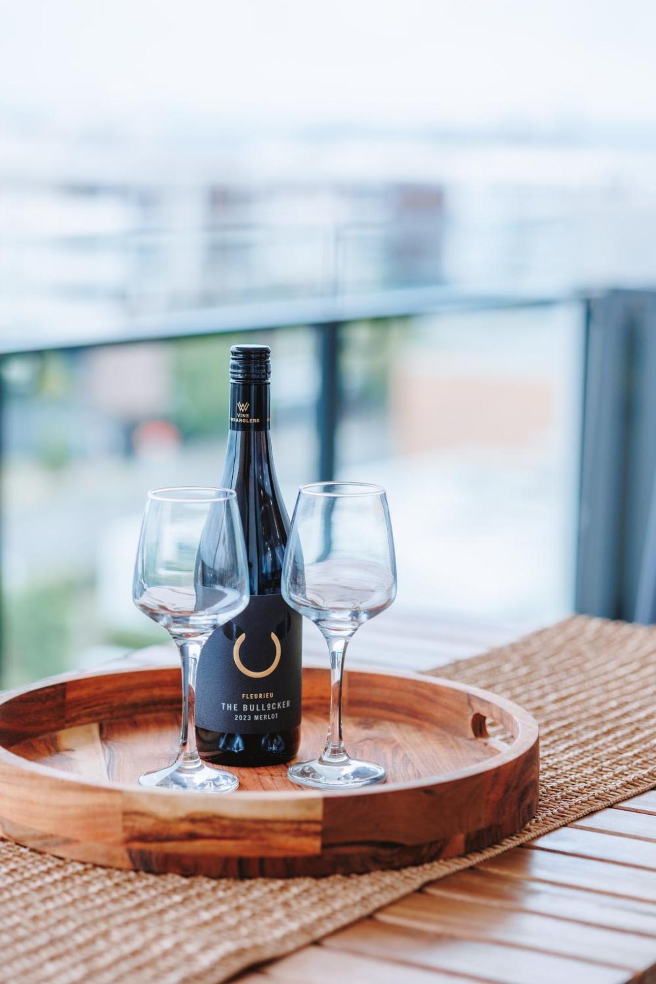 3-bedroom With Sea View, Rooftop Pool, Study & Free Parking Apartment Brisbane