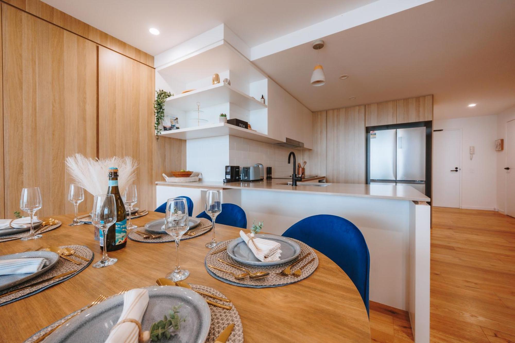 3-bedroom With Sea View, Rooftop Pool, Study & Free Parking Apartment Brisbane