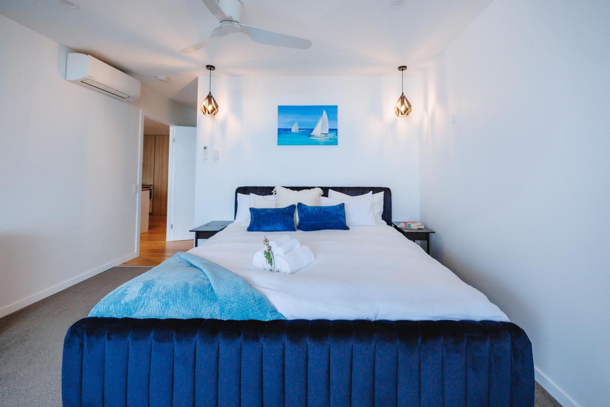 3-bedroom With Sea View, Rooftop Pool, Study & Free Parking Brisbane