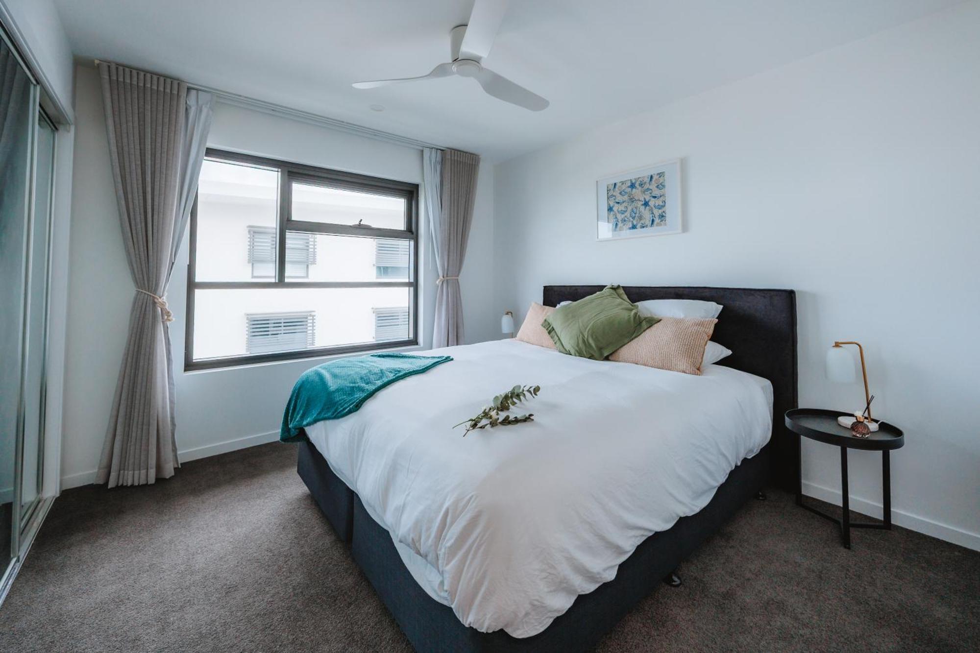 3-bedroom With Sea View, Rooftop Pool, Study & Free Parking *