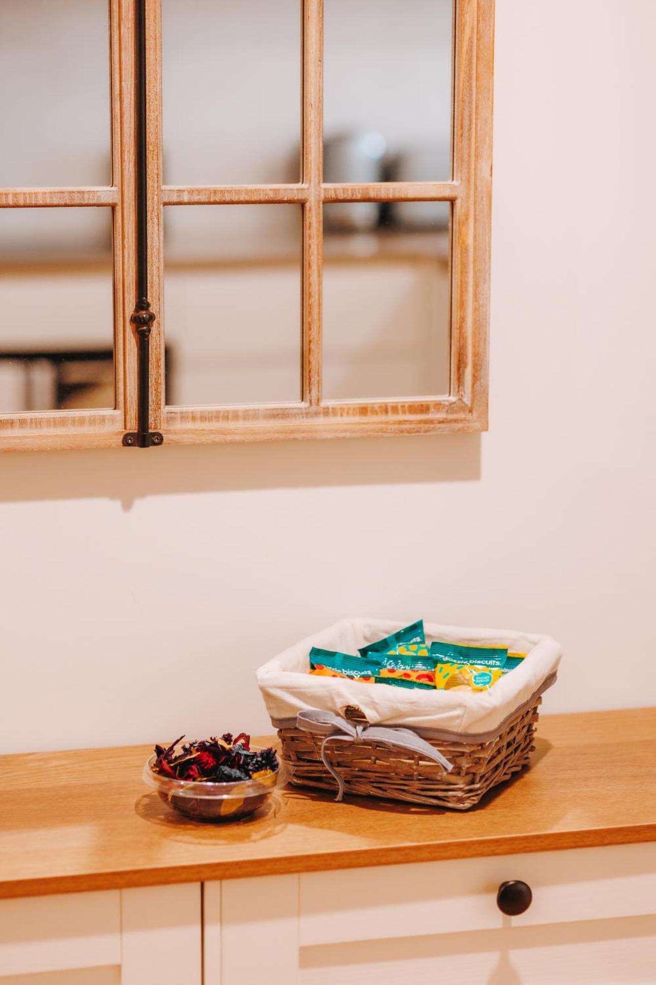 3-bedroom With Sea View, Rooftop Pool, Study & Free Parking Brisbane