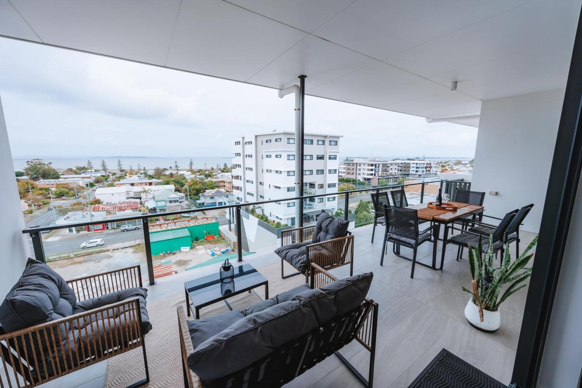 Apartment 3-bedroom With Sea View, Rooftop Pool, Study & Free Parking Brisbane