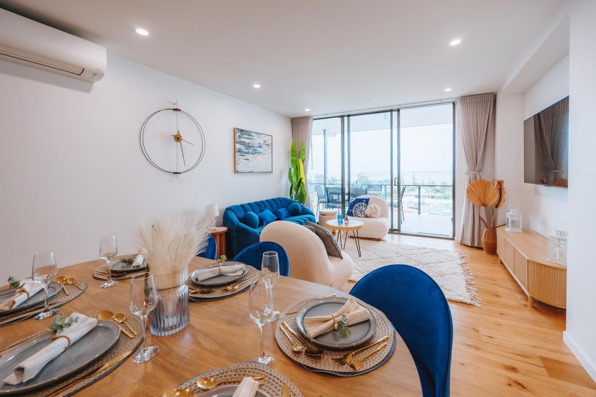 3-bedroom With Sea View, Rooftop Pool, Study & Free Parking Apartment
