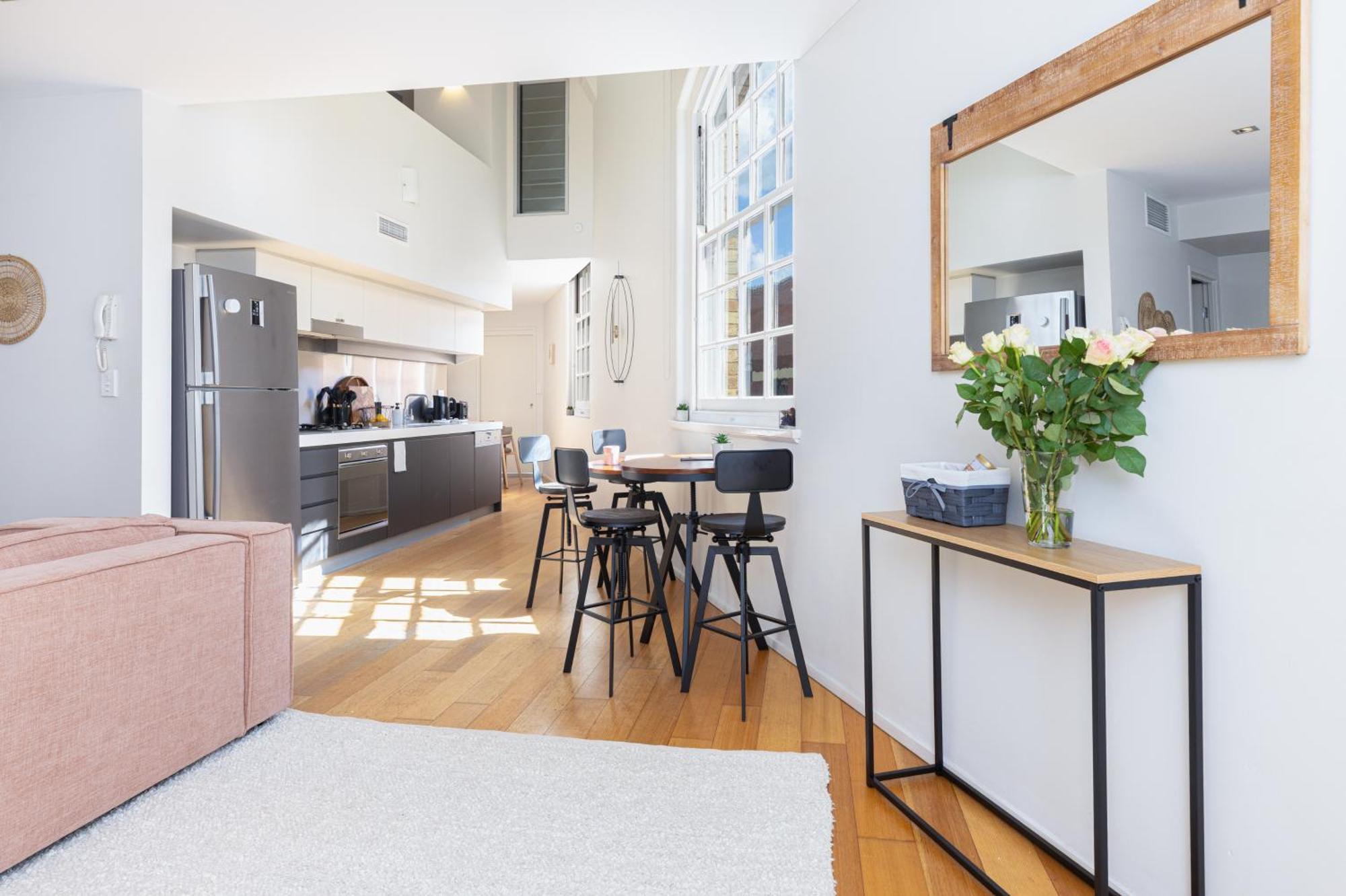 Stylish Heritage 2br Loft Near And River With Pool And Free Parking Apartment