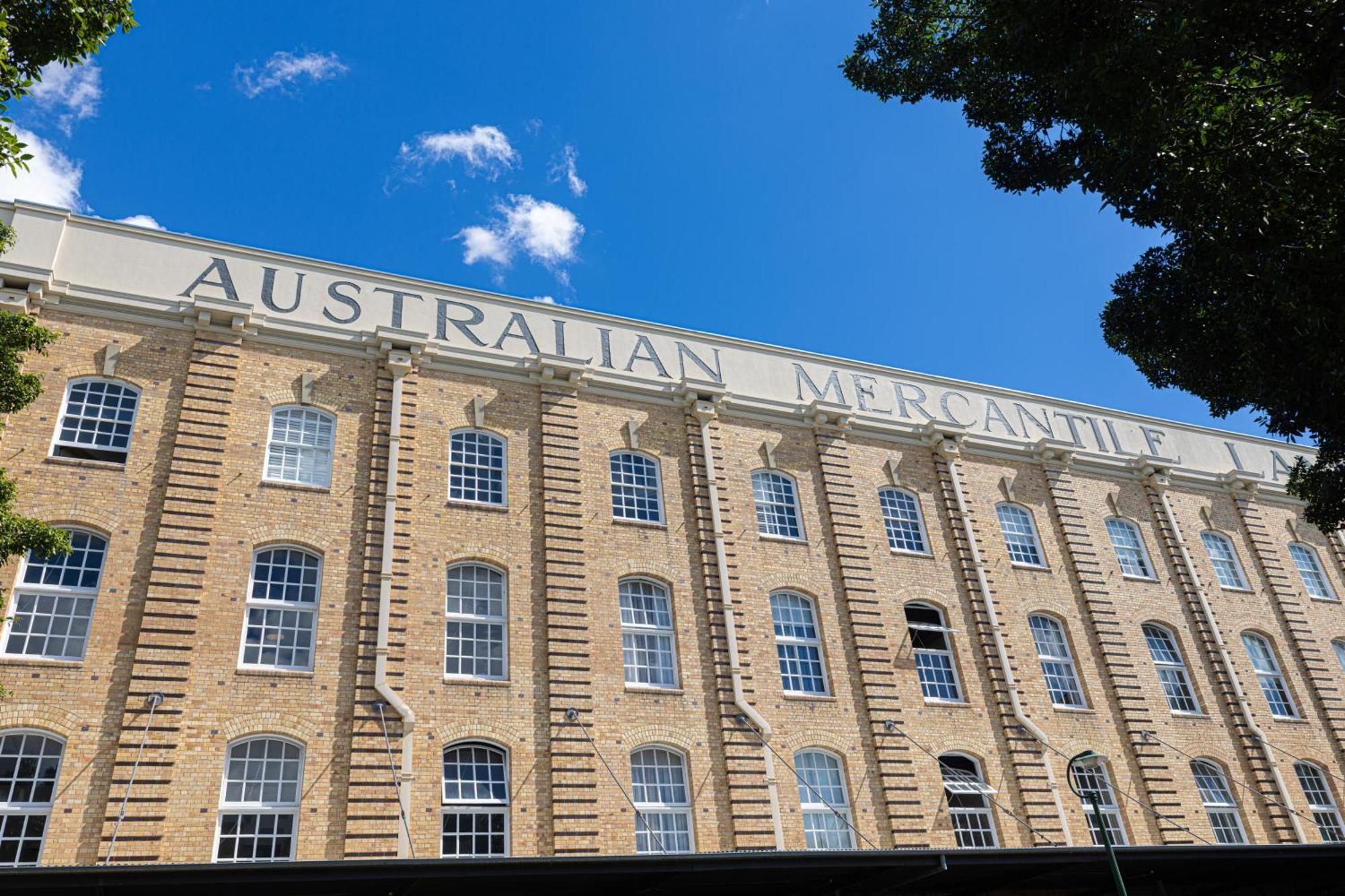 Stylish Heritage 2br Loft Near And River With Pool And Free Parking Brisbane