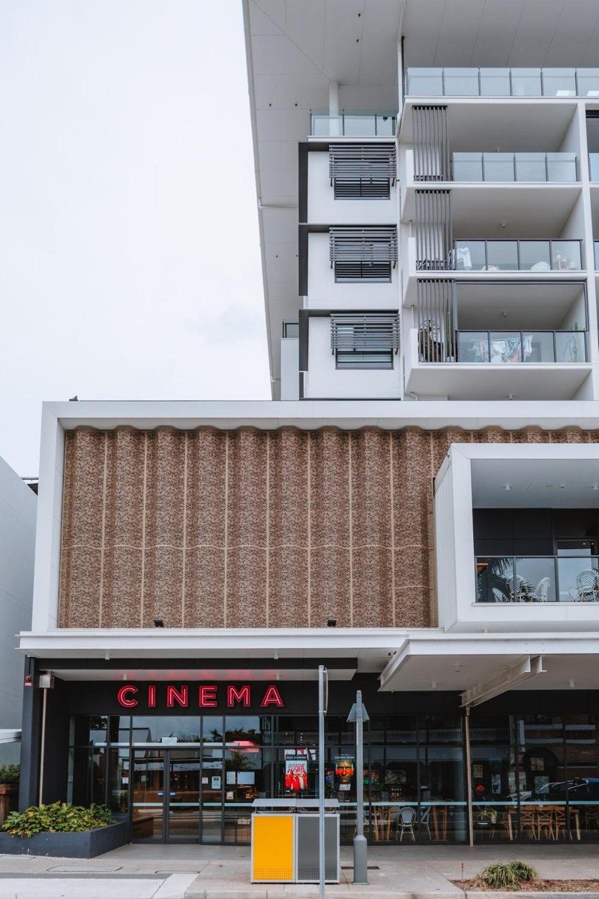 3-bedroom With Sea View, Rooftop Pool, Study & Free Parking Apartment Brisbane