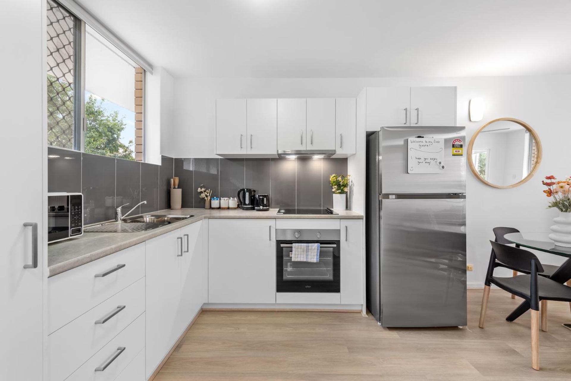 Spacious 2br Near Hospital, Qut And Cbd With Parking! * Brisbane