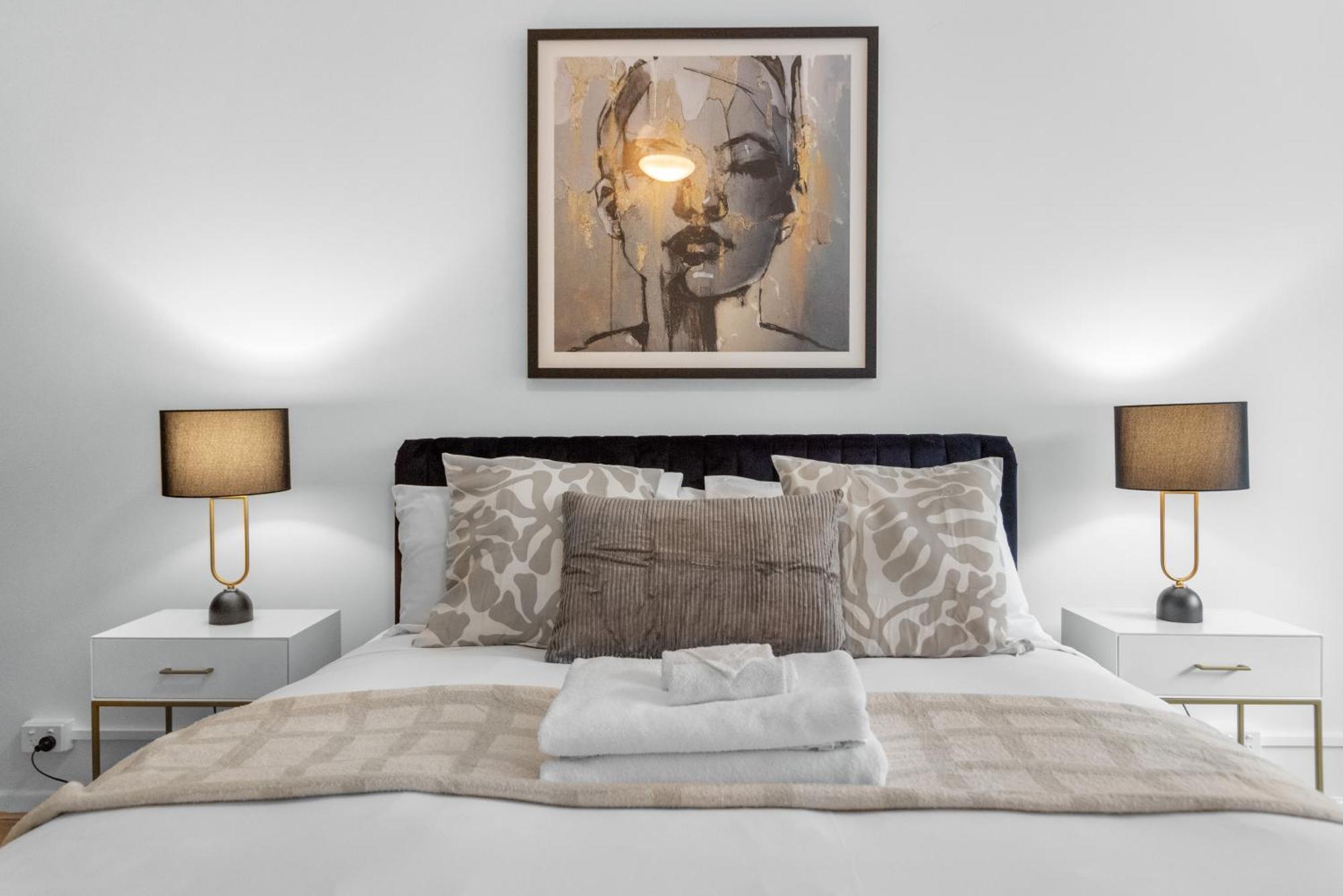 Sunny 1br Near Hospital, Qut & Cbd With Parking!