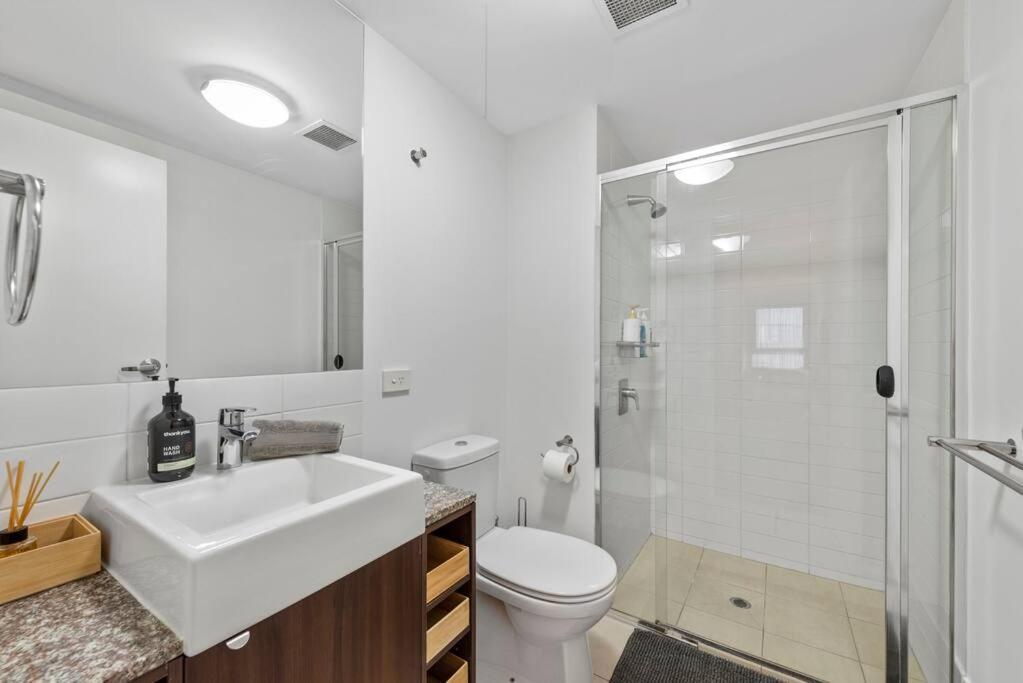 Of The Town! 2bed/2bath/1car/pool/views ~ Cbd * Brisbane