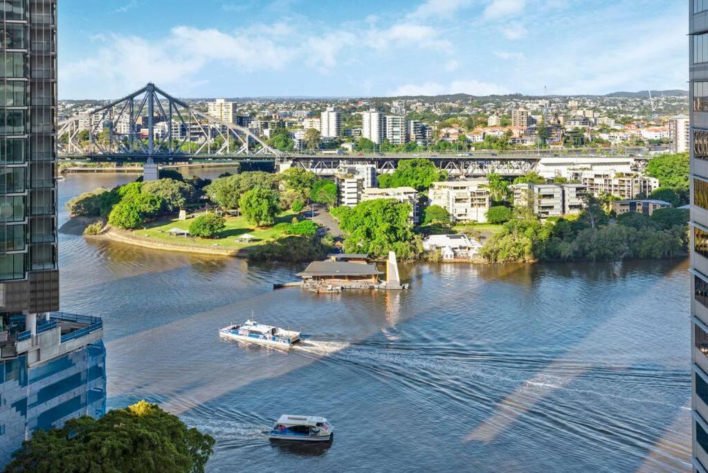 Apartment Of The Town! 2bed/2bath/1car/pool/views ~ Cbd