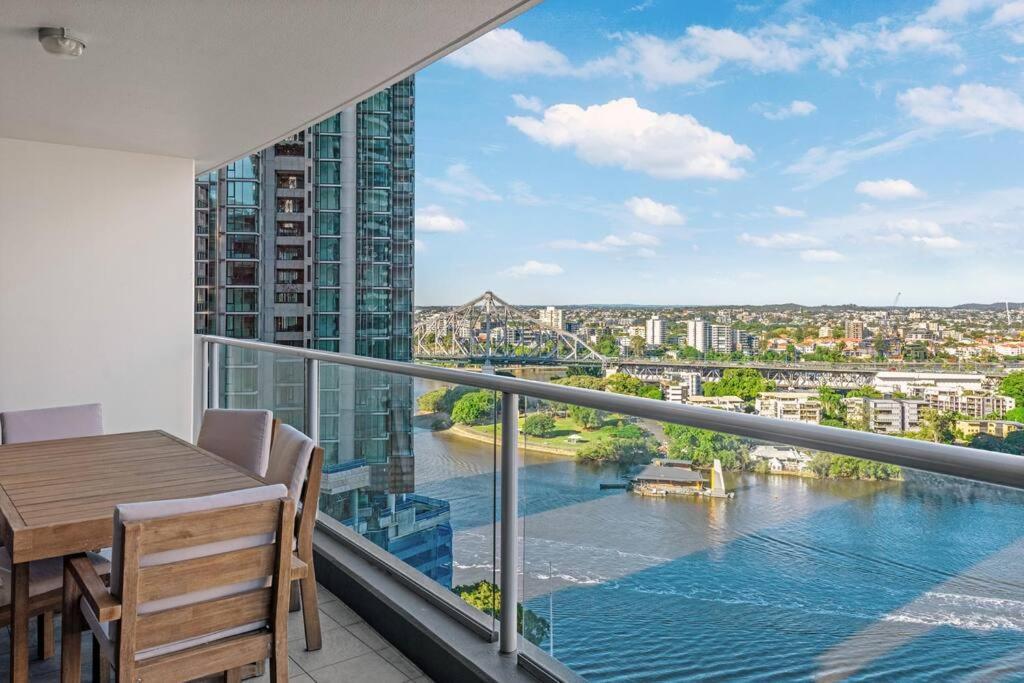 Of The Town! 2bed/2bath/1car/pool/views ~ Cbd