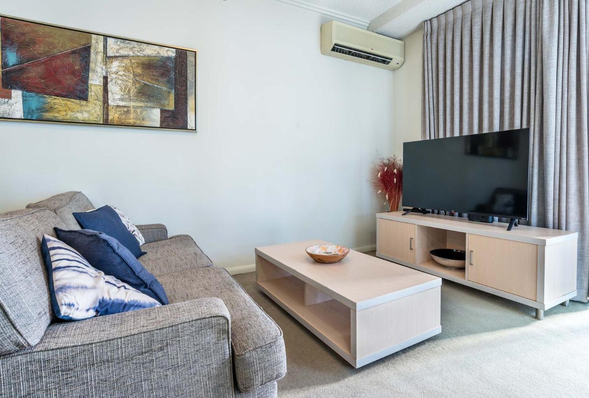 Skyline Viewpoint Escape Parking - Pool - Gym Apartment *