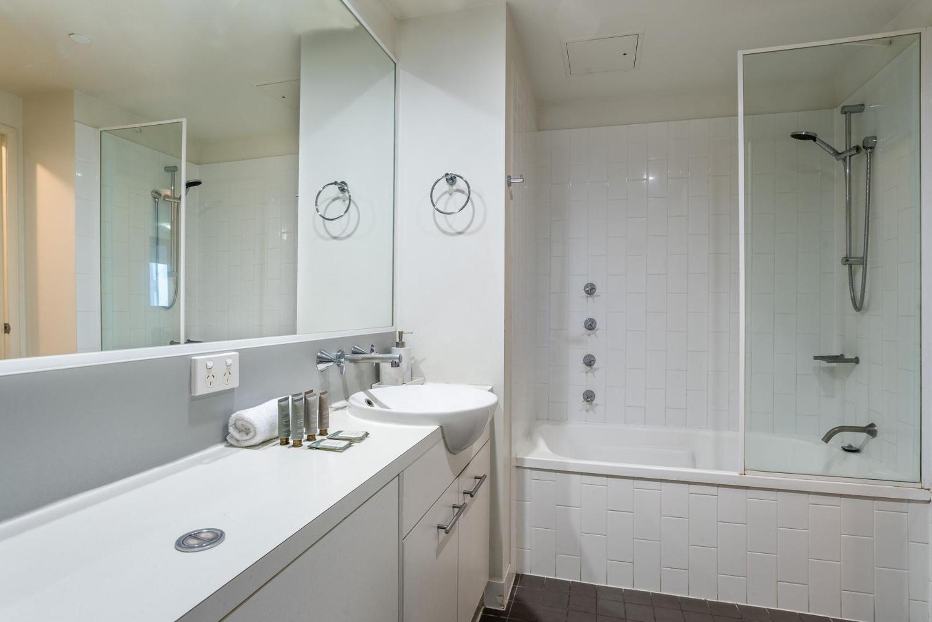 Skyline Viewpoint Escape Parking - Pool - Gym Apartment Brisbane