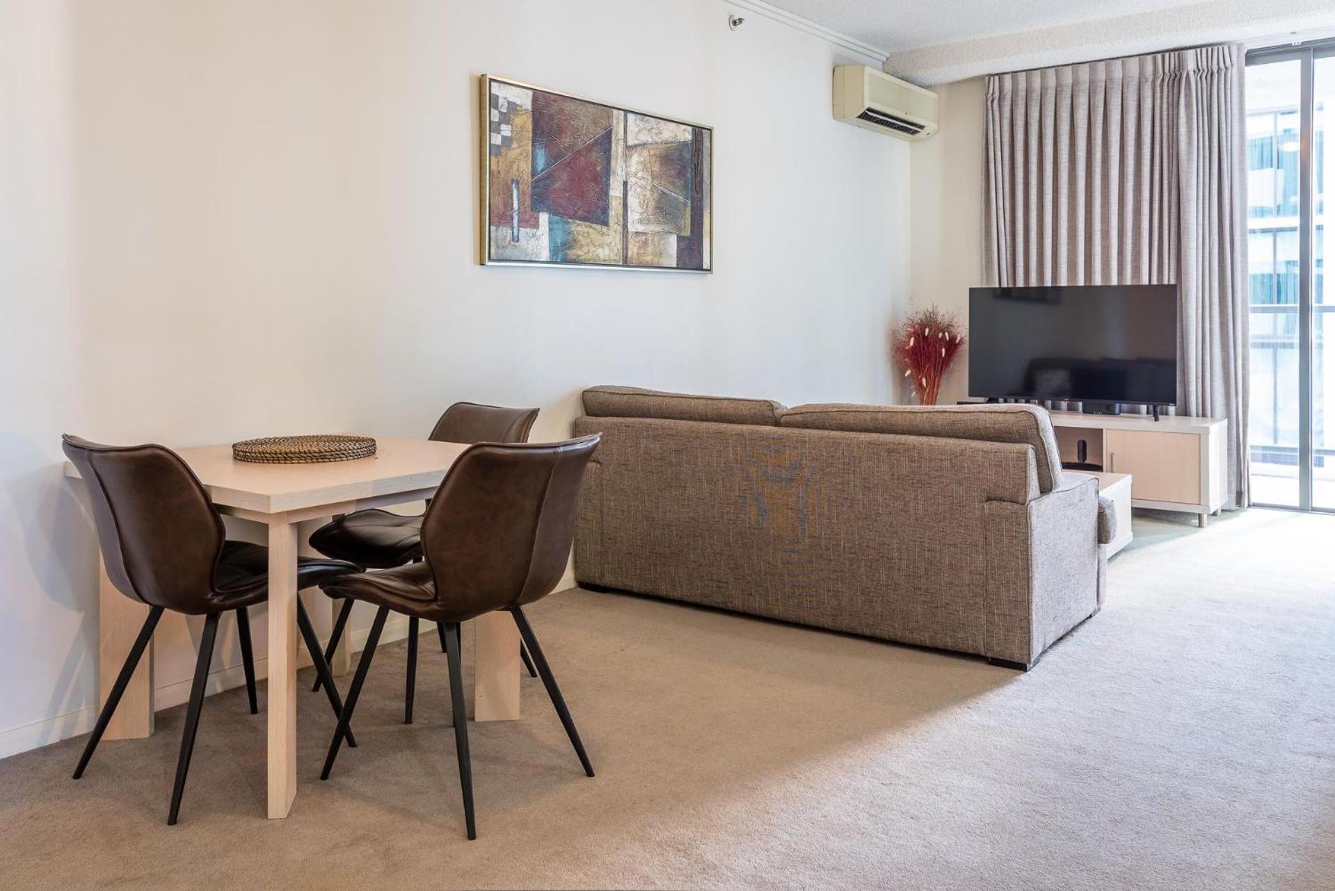 Skyline Viewpoint Escape Parking - Pool - Gym *