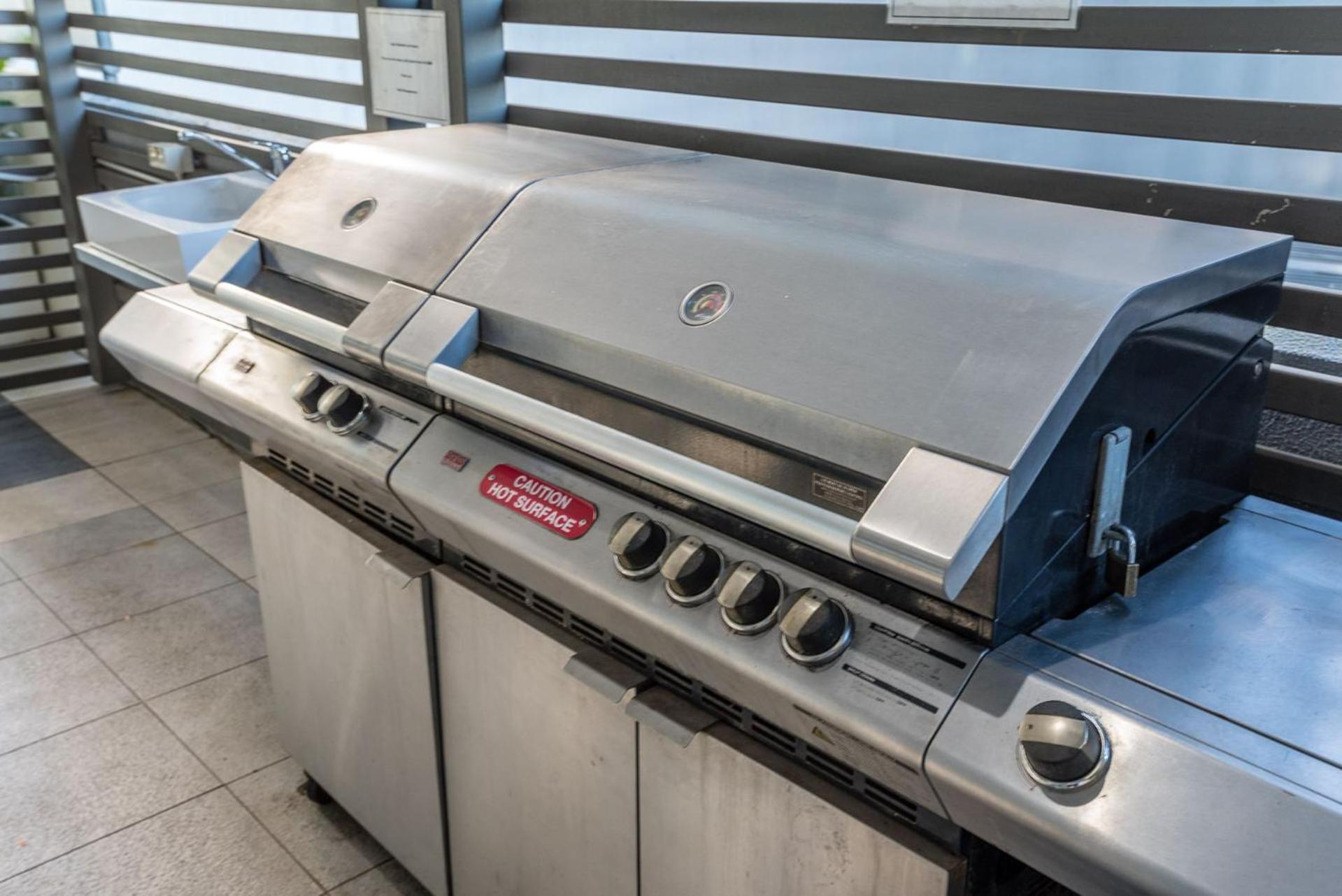 Skyline Viewpoint Escape Parking - Pool - Gym Brisbane