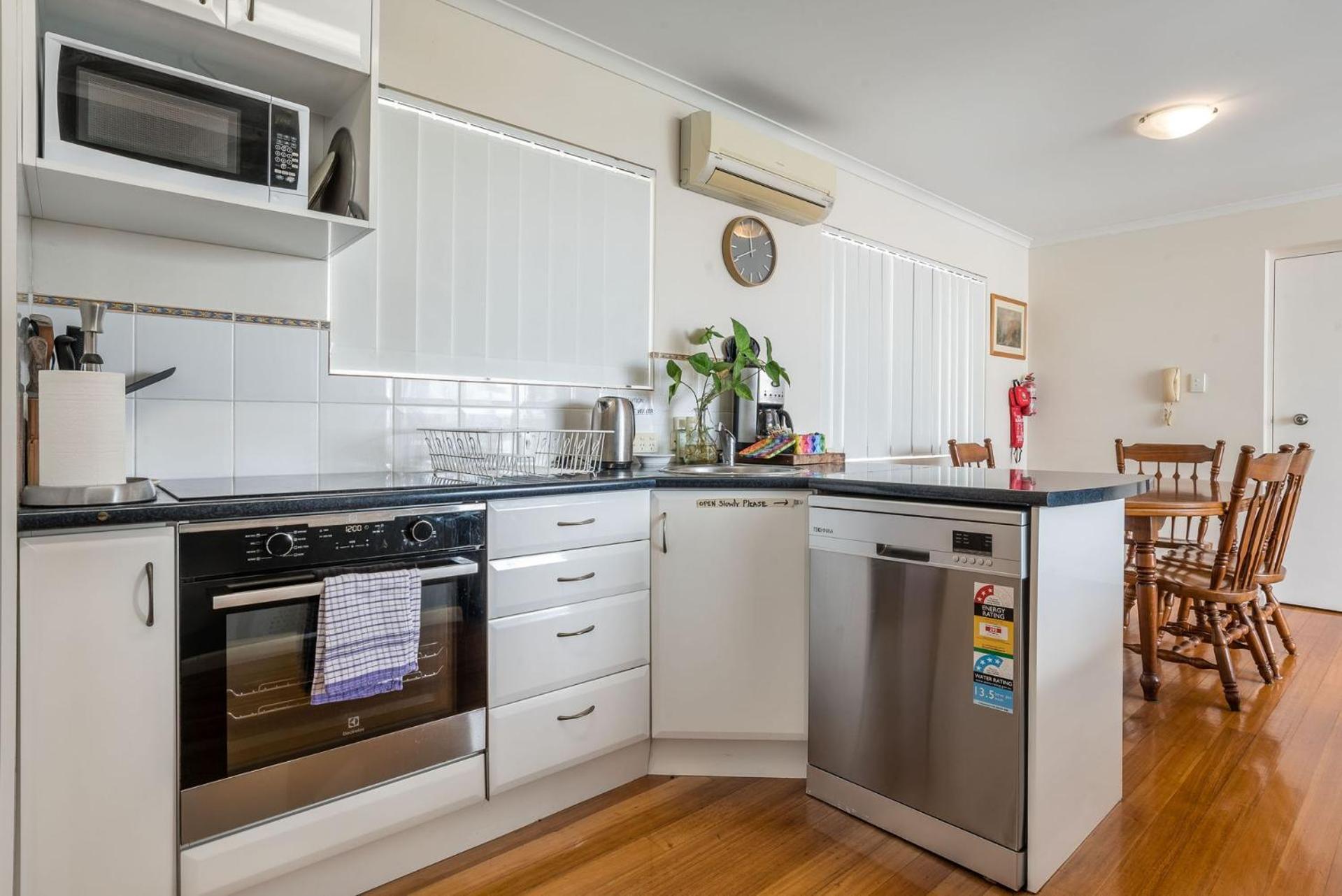 Bayside Breeze Seaside Serenity Apartment