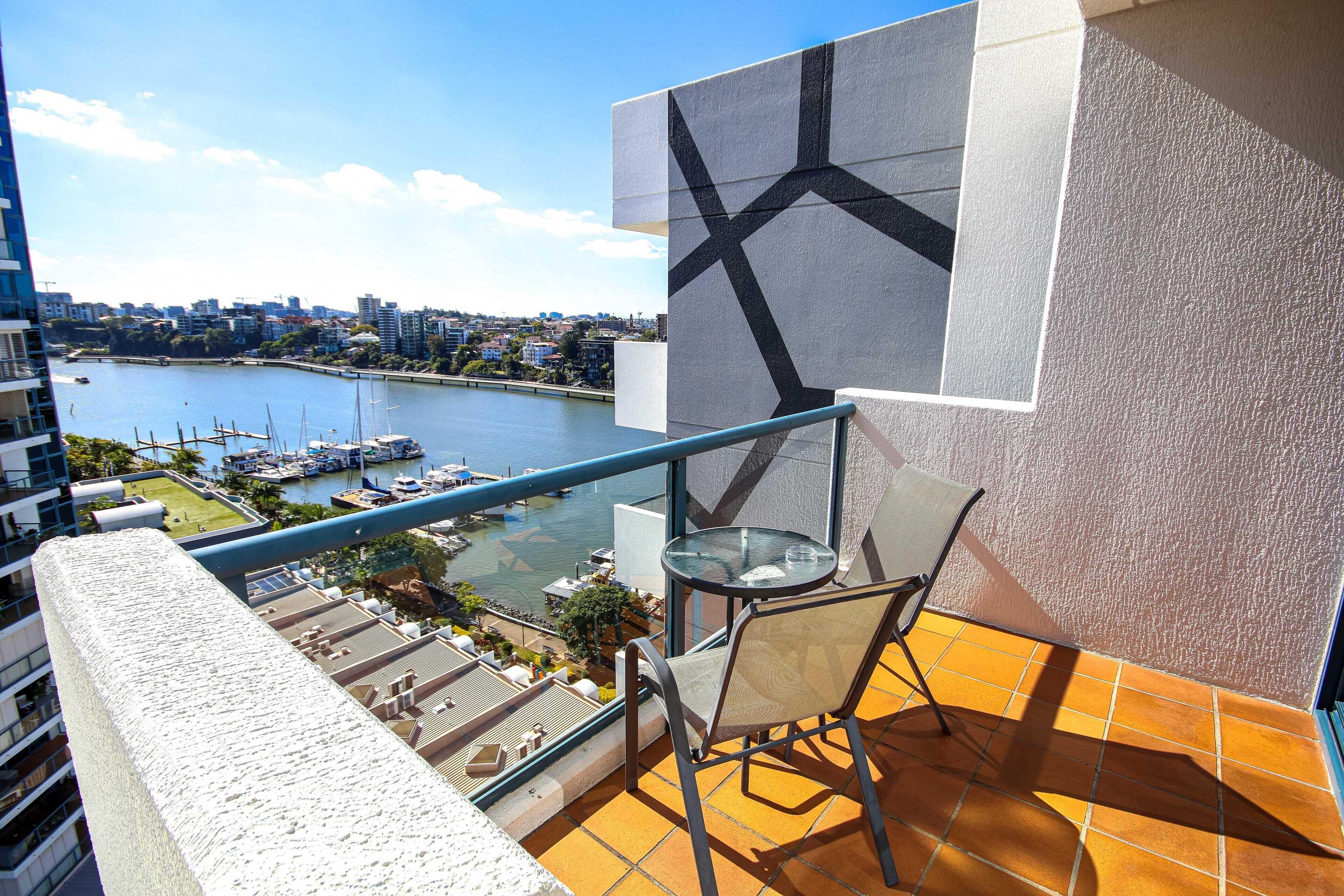 Dockside Aparthotel 4*