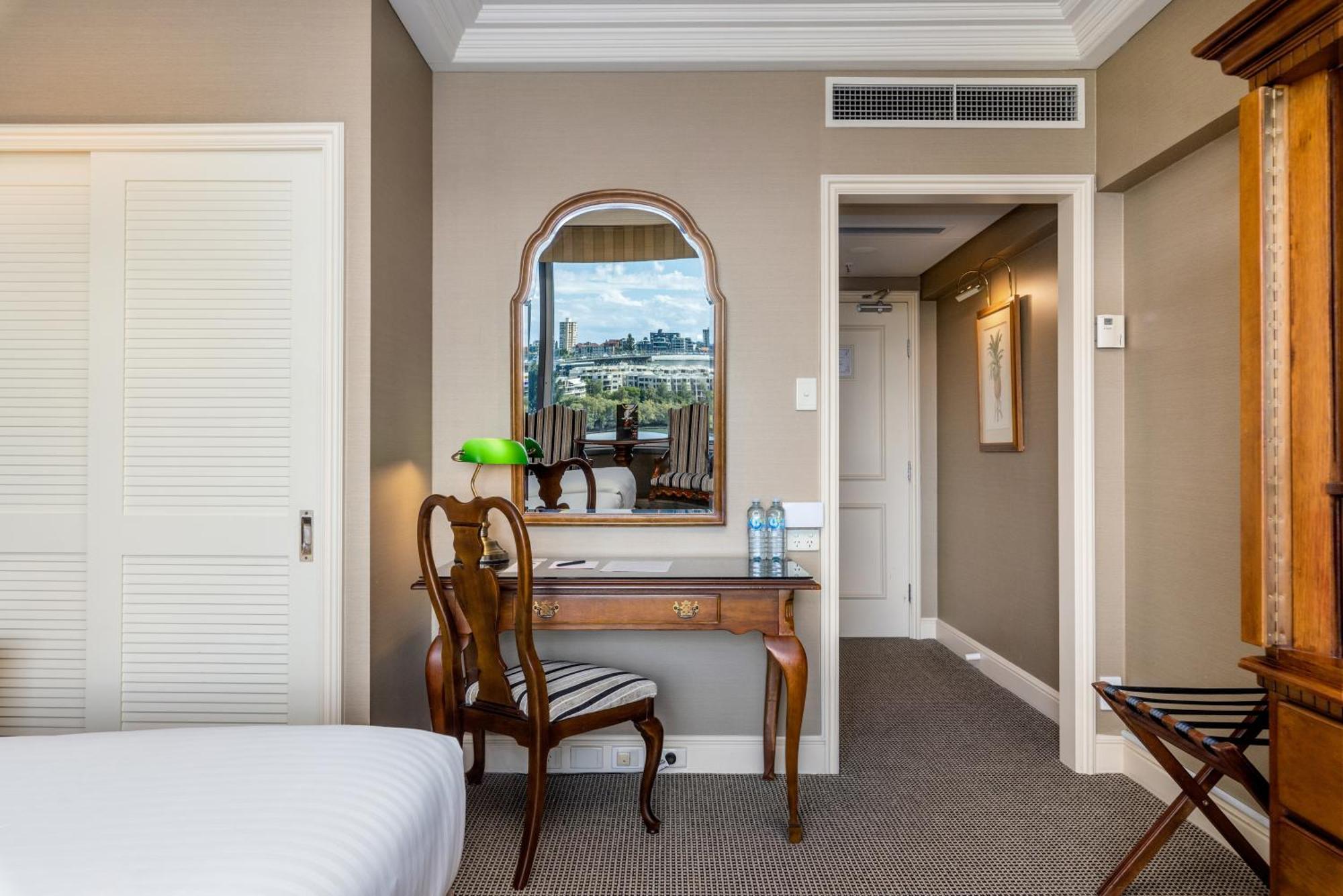 Stamford Plaza Hotel 5*