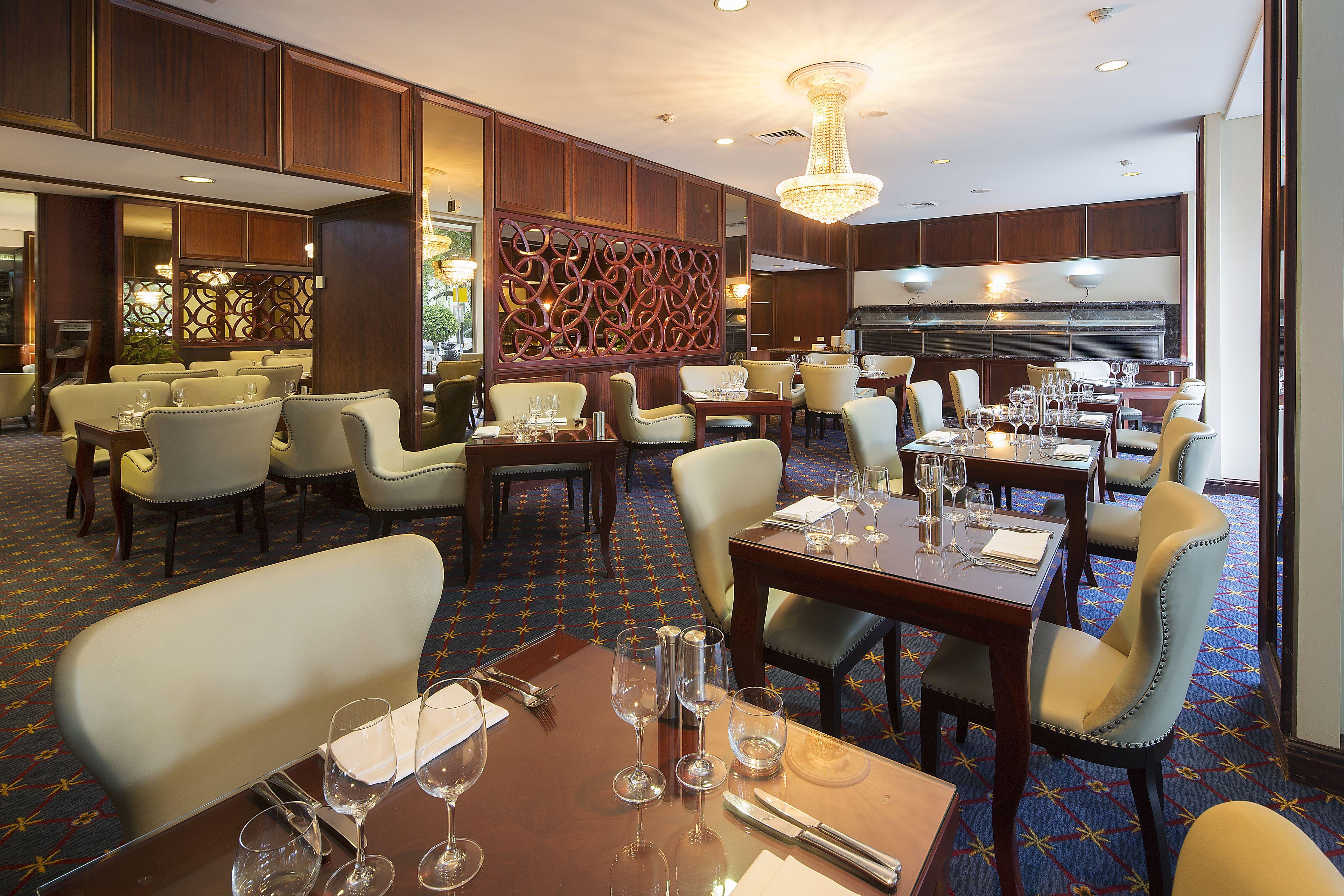 Royal On The Park 5*