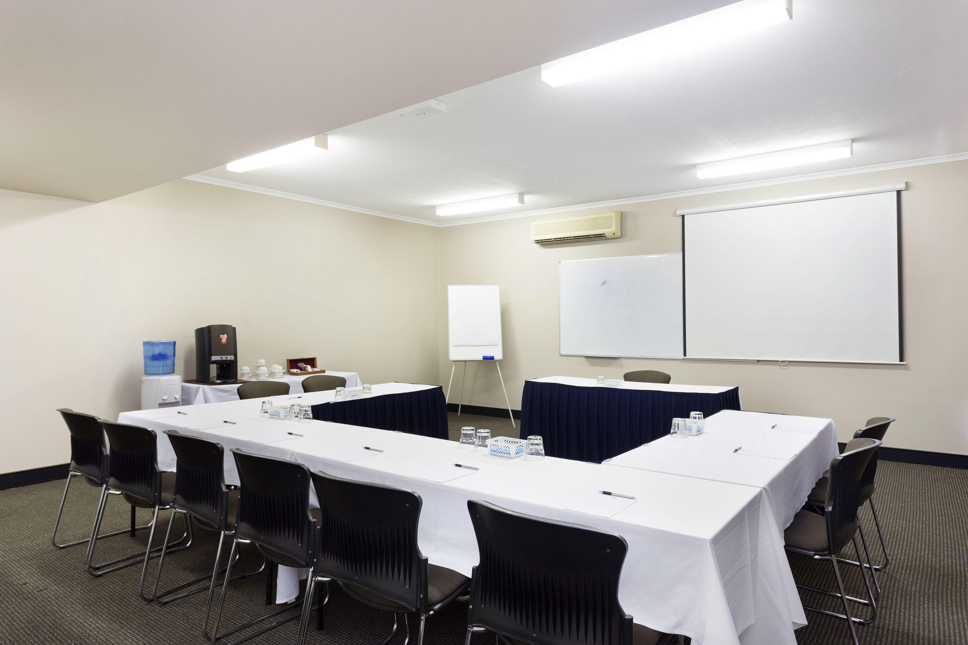 Rocklea International Motel 4*