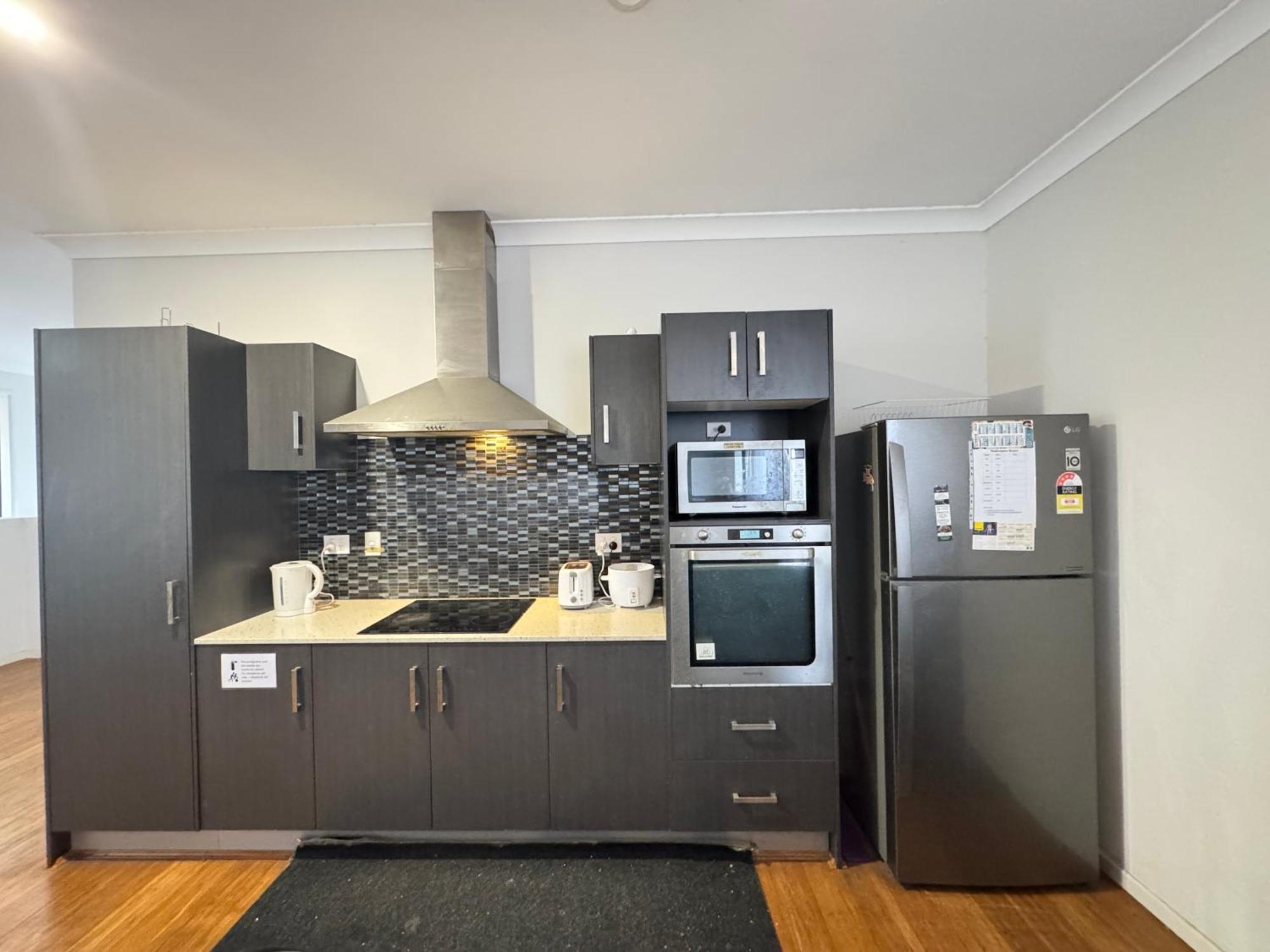 Sunny Double With Ensuite In Coopers Plains *