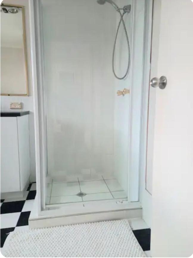 Air Conditioned Floral Youth Backpacker And House *