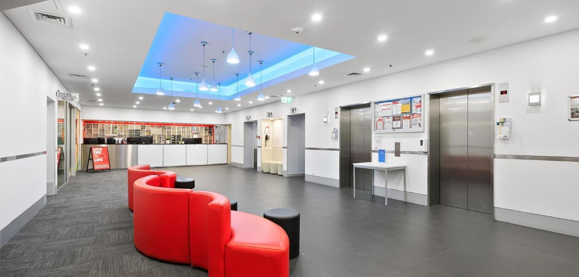 Near Dining Shops And River Walks * Brisbane