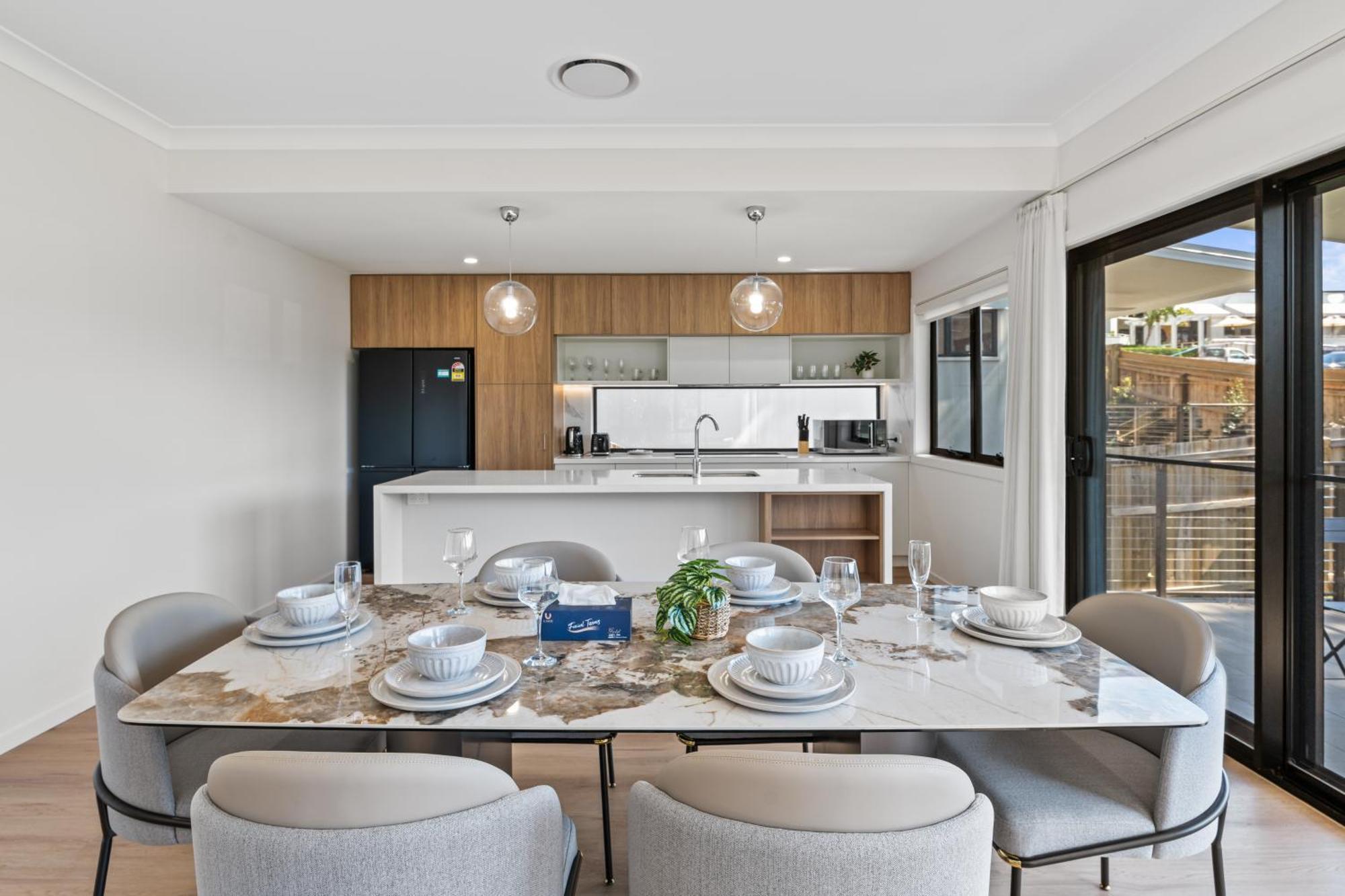 Cassa Aura Place - Modern 4br Homes *