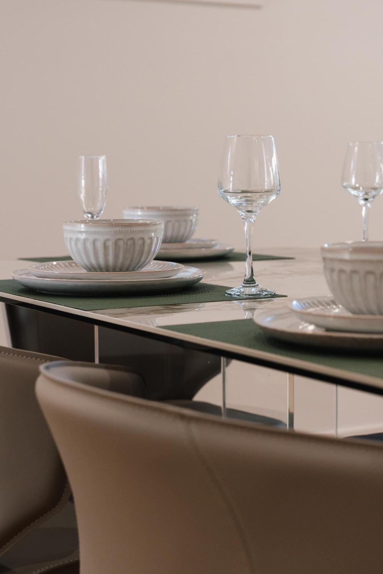 Cassa Aura Place - Modern 4br Homes