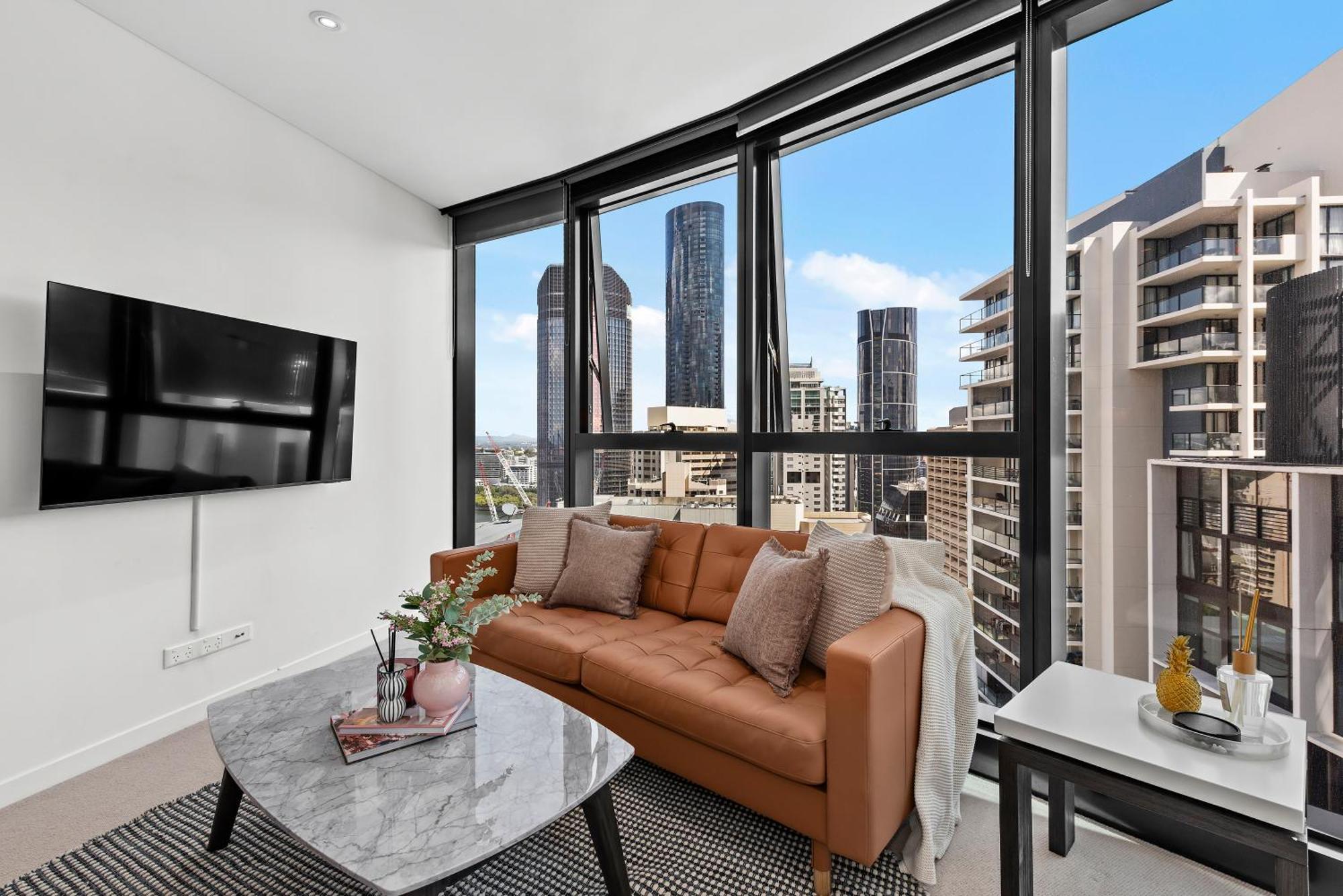 Stunning 2br - Tallest Building In Cbd Pool, Gym Apartment