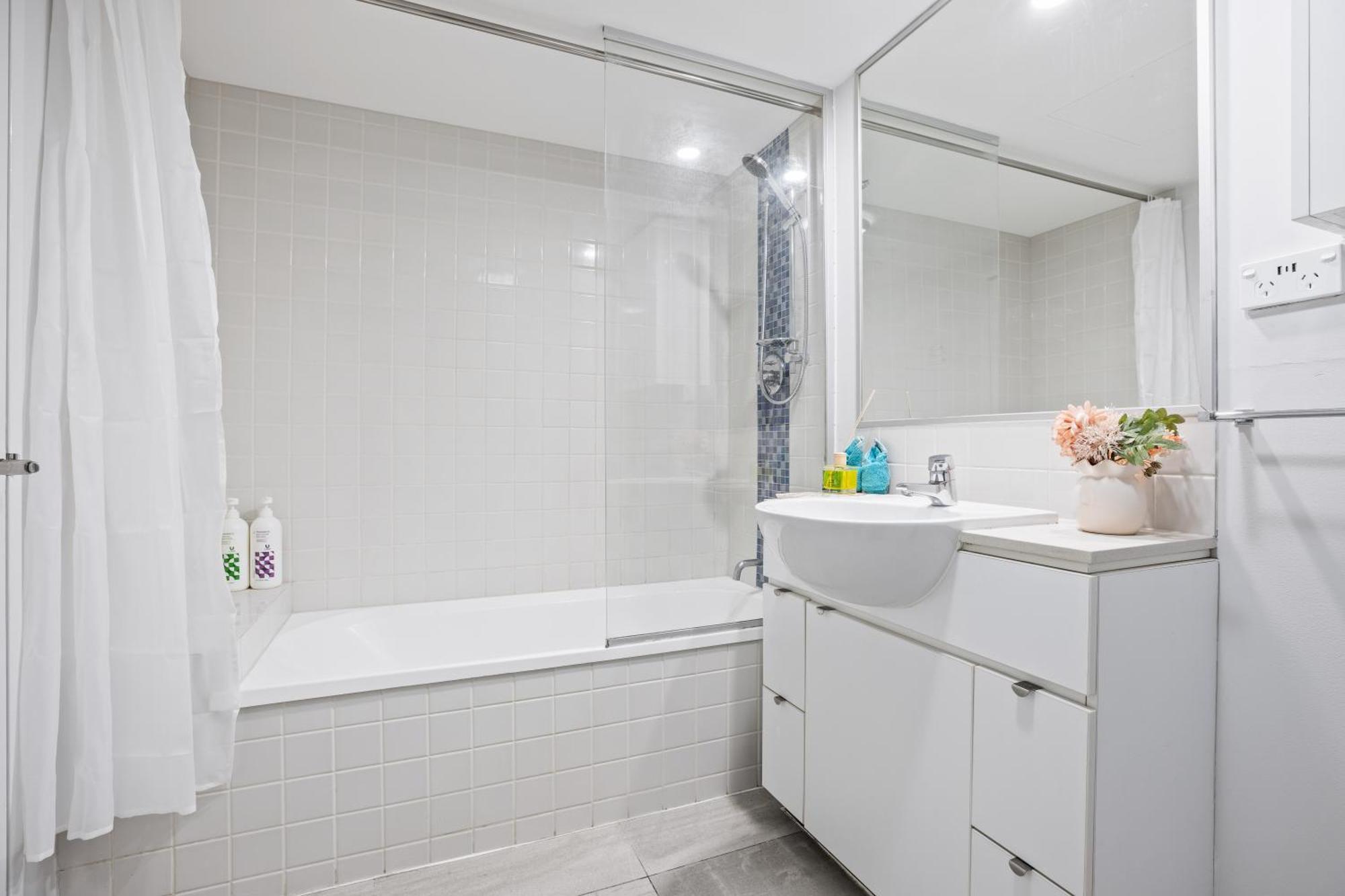 Heart Comfort Spacious 2br 2ba Apartment Brisbane