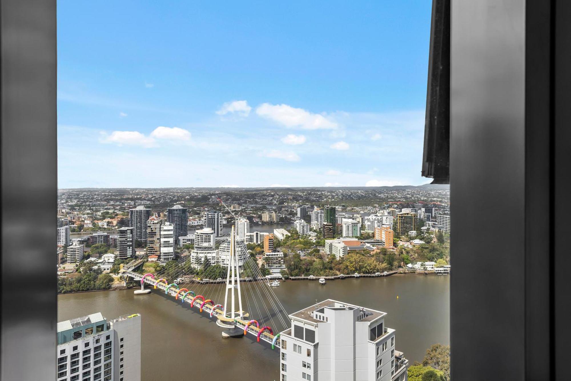 Sky - Cbd 2br With Stunning Views, Pool And Gym Apartment Brisbane