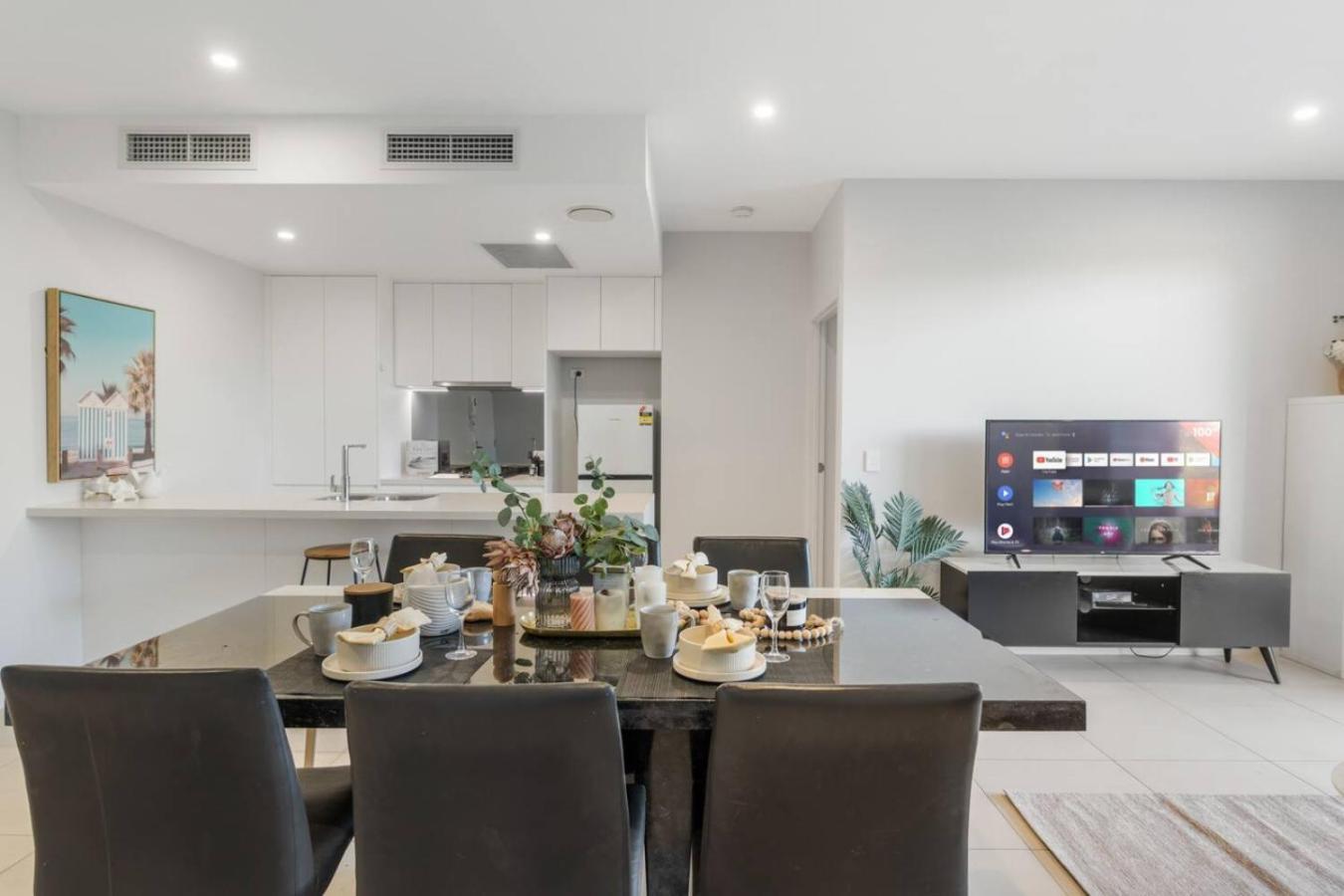 Stylish Escape 2 Ensuites Balcony Near Shops Brisbane