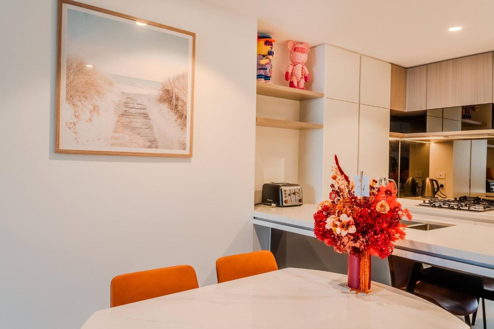 2bedroom Gleaming Riverfront - View Free Carpark Apartment