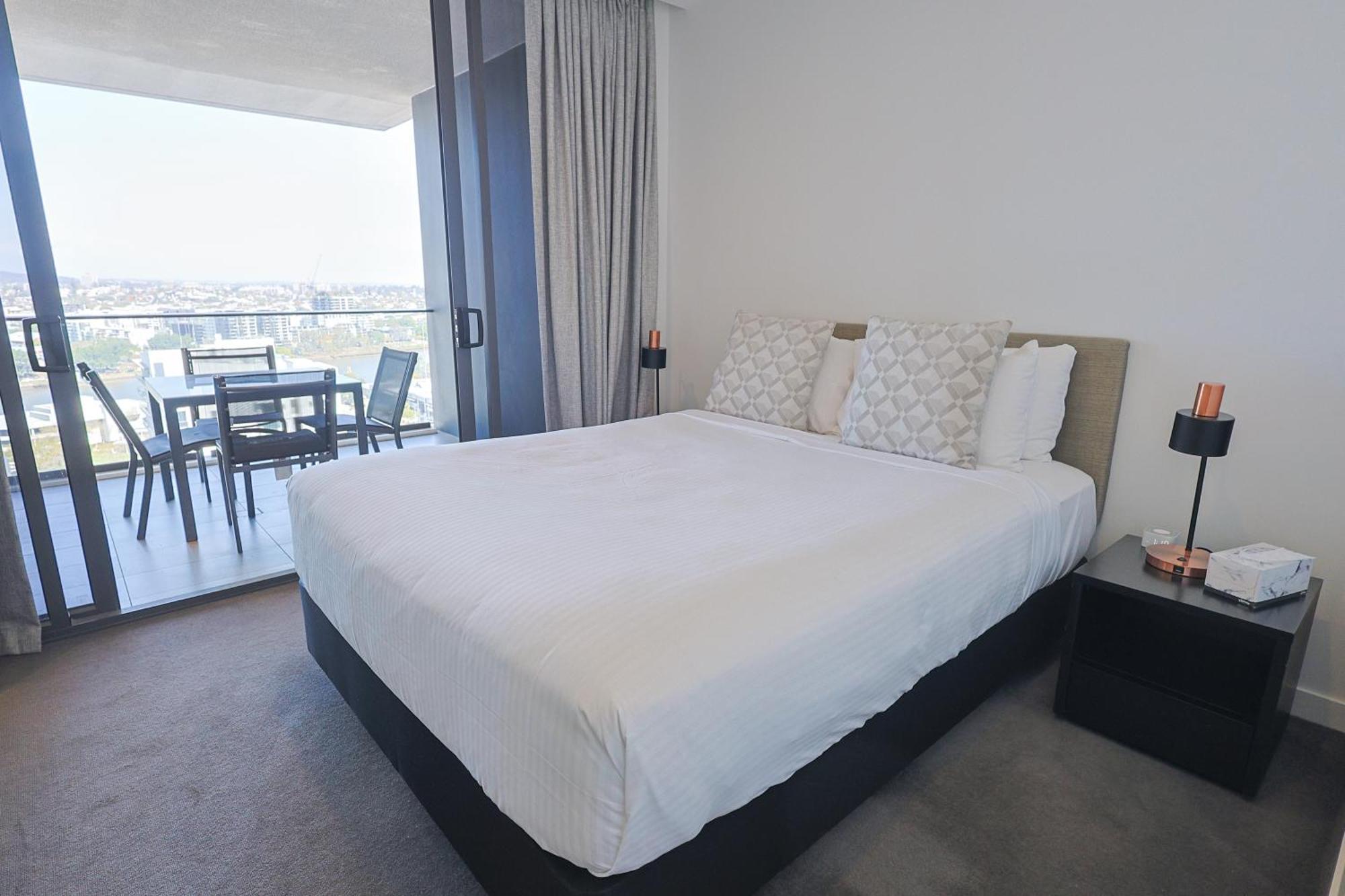 Riverview 2br With Pool And Parking Near Suncorp