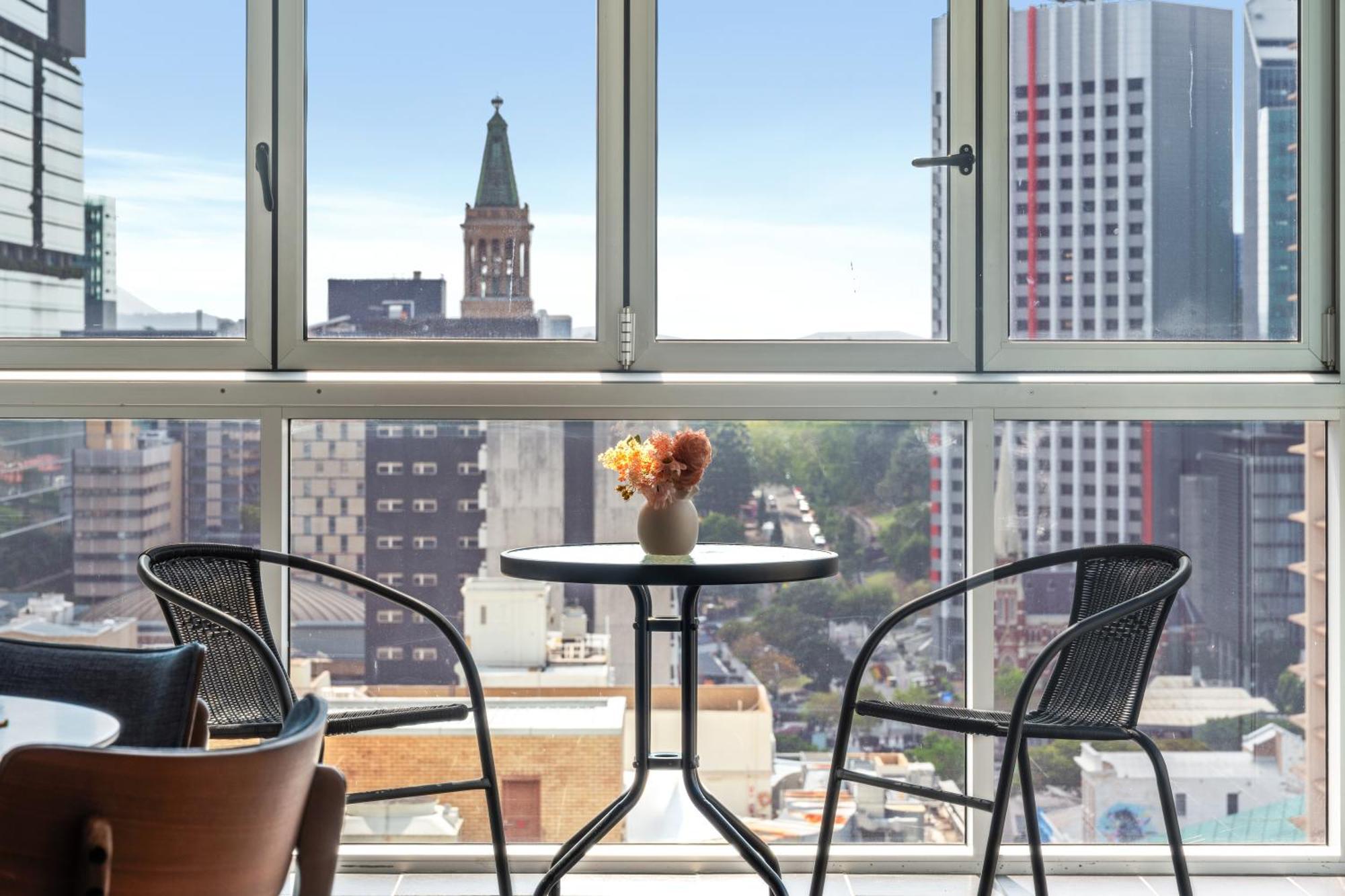 Heart Comfort Spacious 2br 2ba Apartment Brisbane