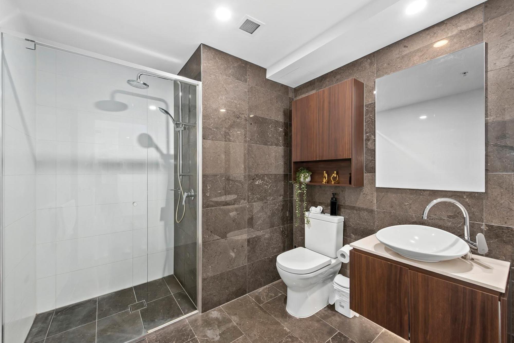 Sky - Cbd 2br With Stunning Views, Pool And Gym