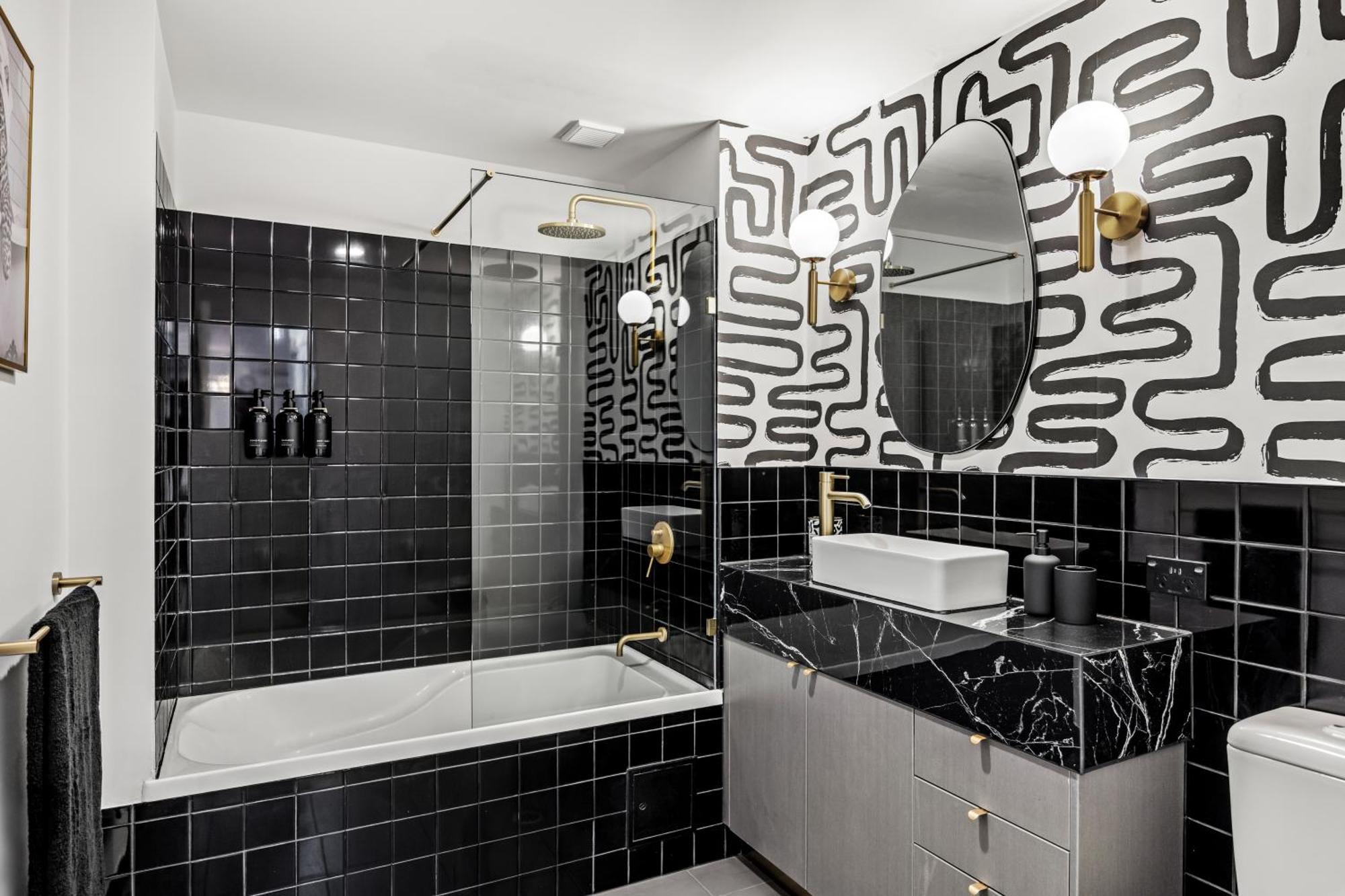 Stylish And 2br With Balcony And 2 Car Space * Brisbane