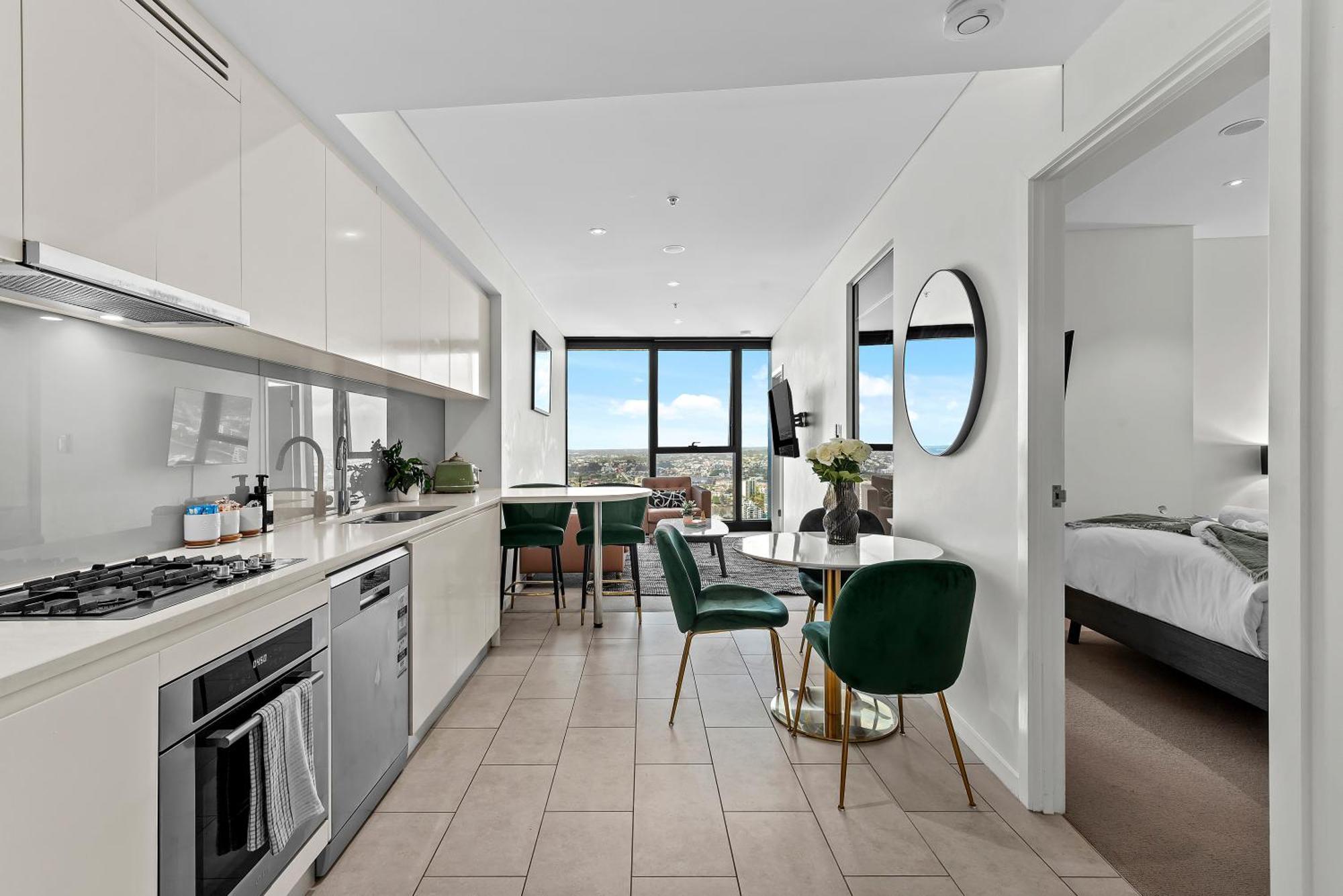 Sky - Cbd 2br With Stunning Views, Pool And Gym