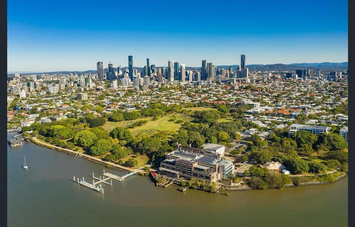 Apartment Art Deco Elegance In New Farm!