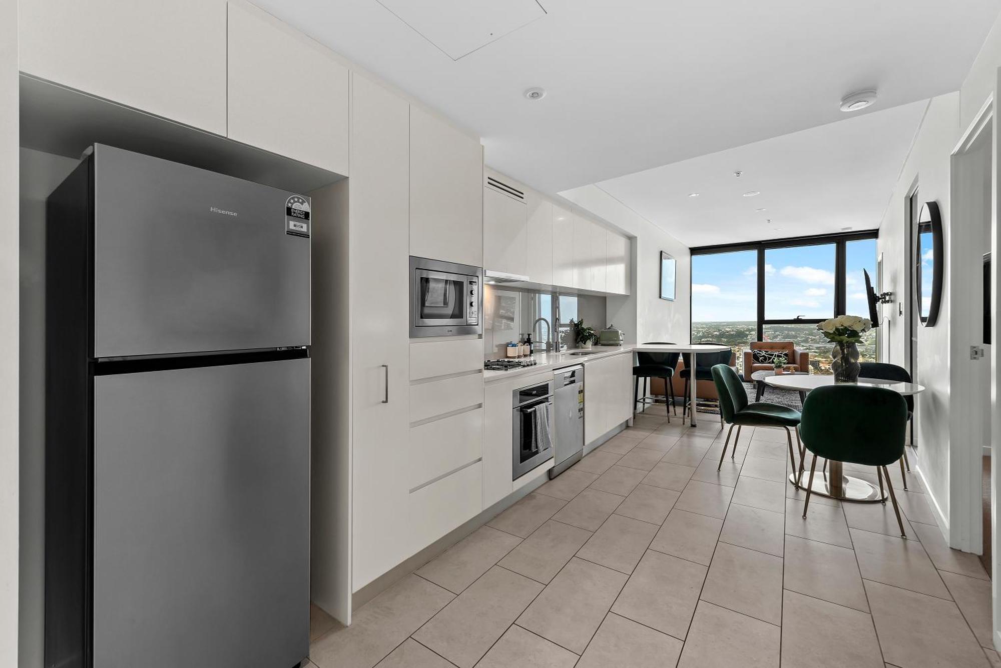Sky - Cbd 2br With Stunning Views, Pool And Gym Apartment