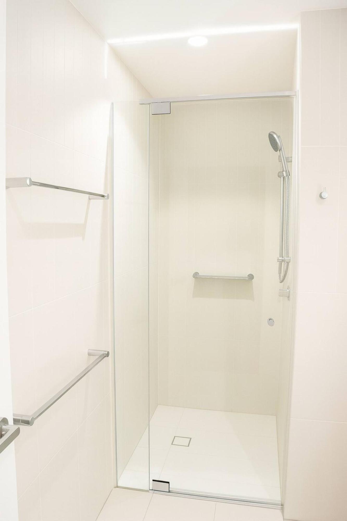 2bedroom Gleaming Riverfront - View Free Carpark Apartment