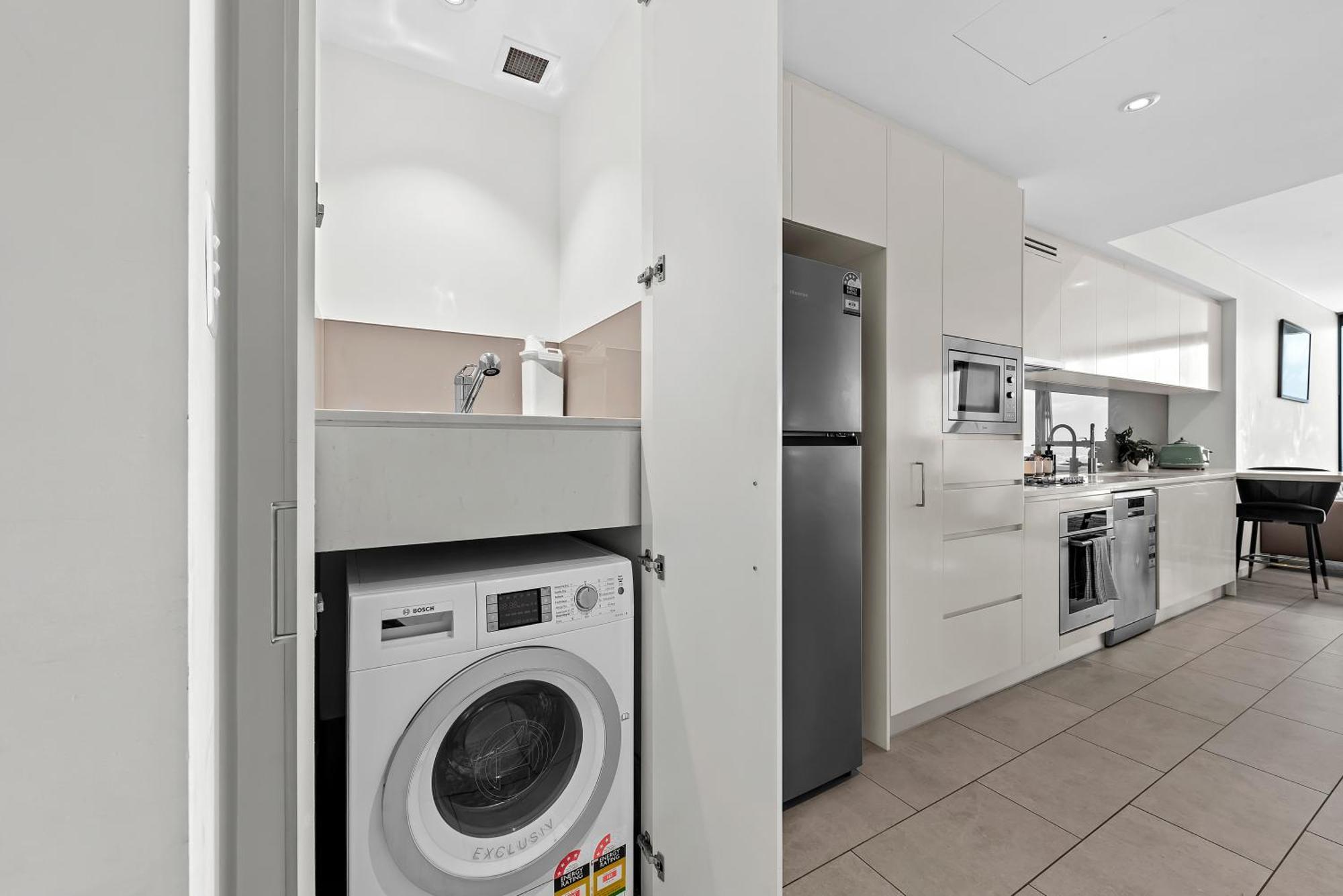 Sky - Cbd 2br With Stunning Views, Pool And Gym Apartment Brisbane